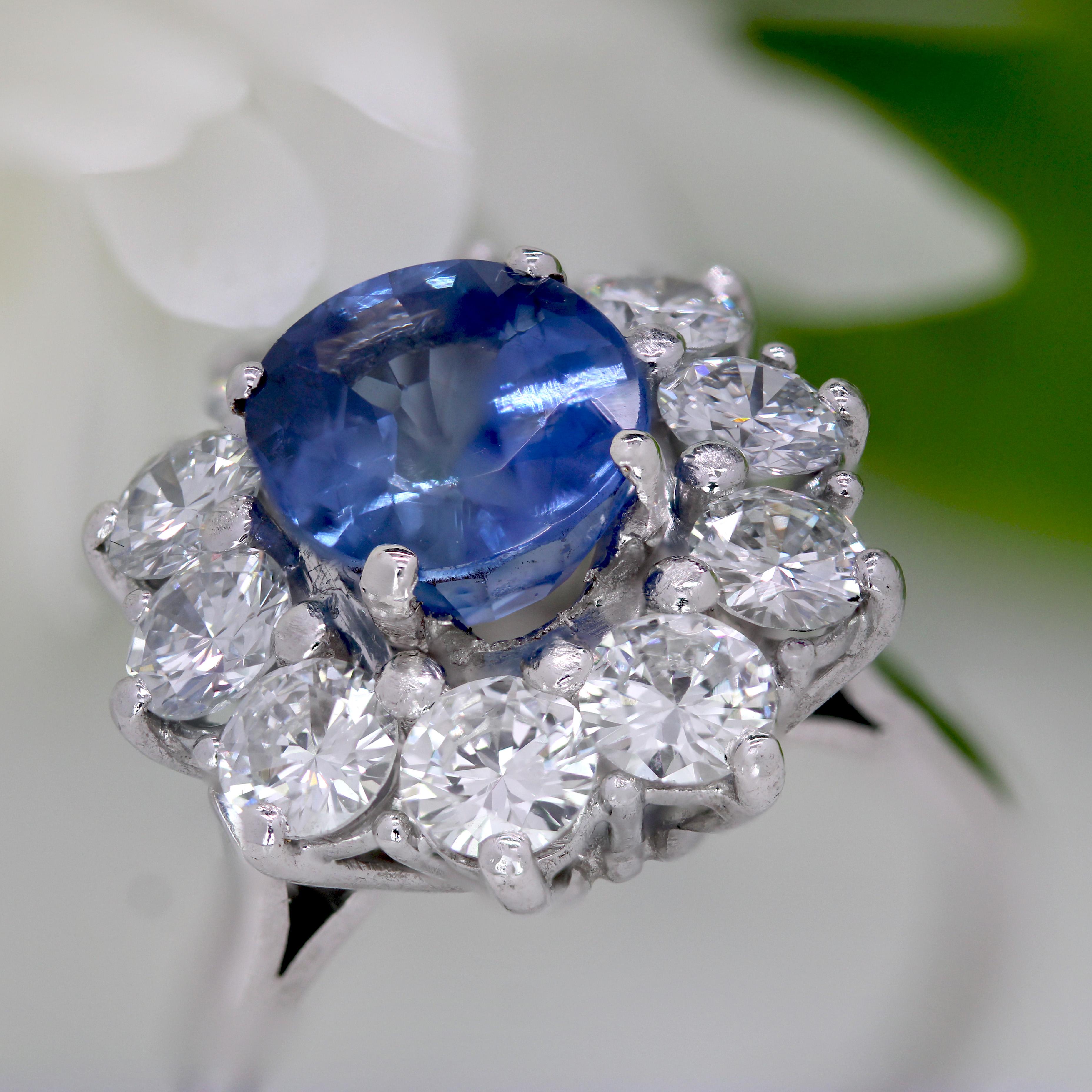 Women's French 1970s 3 Carat No Heat Sapphire Diamonds 18 Karat White Gold Daisy Ring For Sale