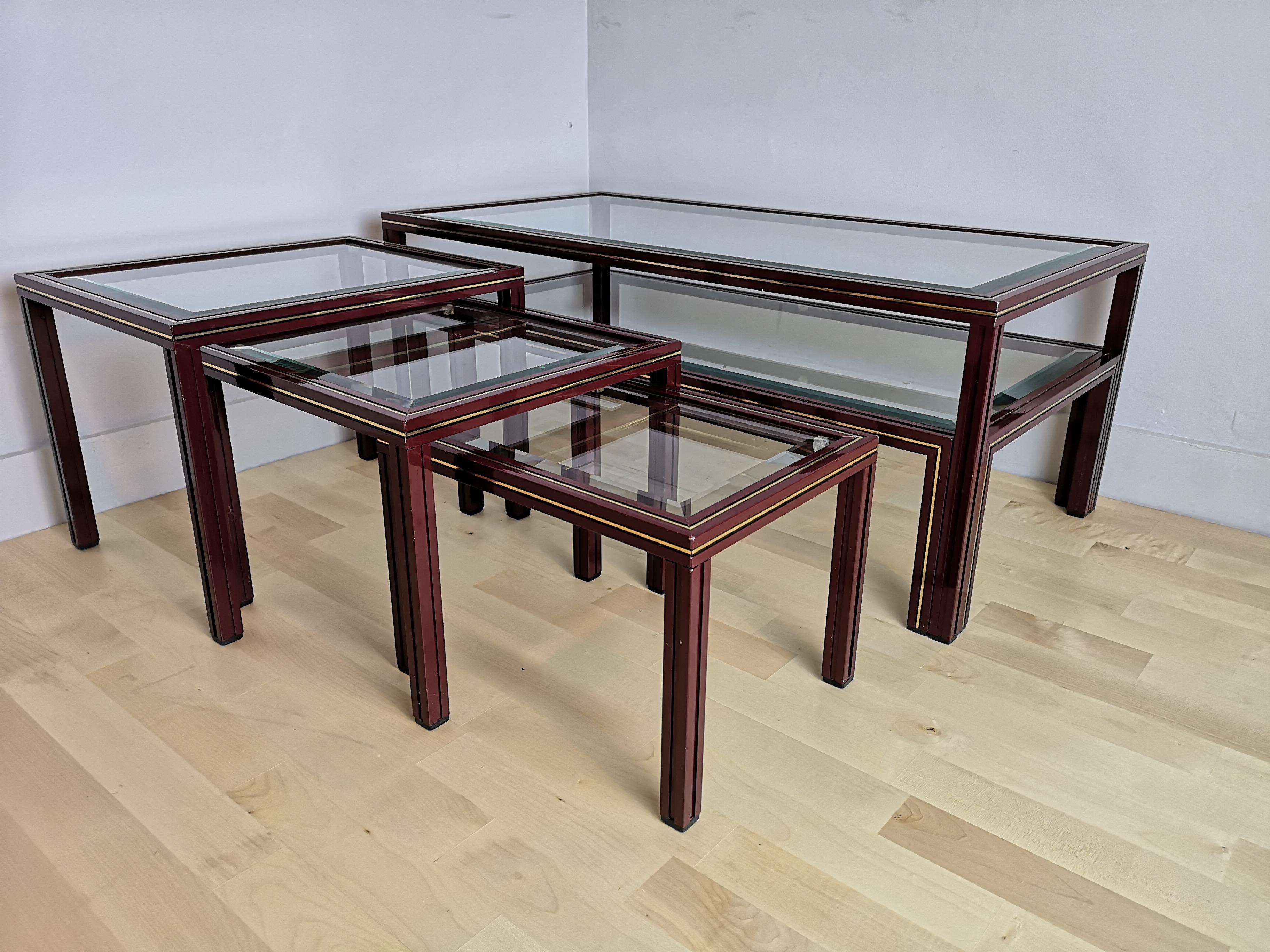 A stunning 1970s French midcentury aluminium and glass nest of 3 tables by Pierre Vandel, Paris in burgundy red color. Good vintage condition, with some small knocks and scratches commensurate with age. 

Dimensions for the tables are:

40.5 x