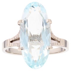 French 1970s Aquamarine 18 Karat White Gold Ring