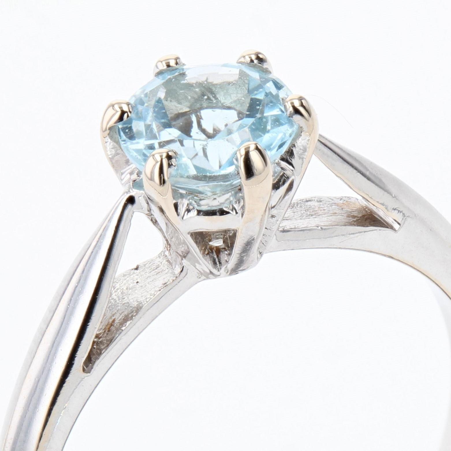 French 1970s Aquamarine 18 Karat White Gold Solitaire Ring For Sale 2