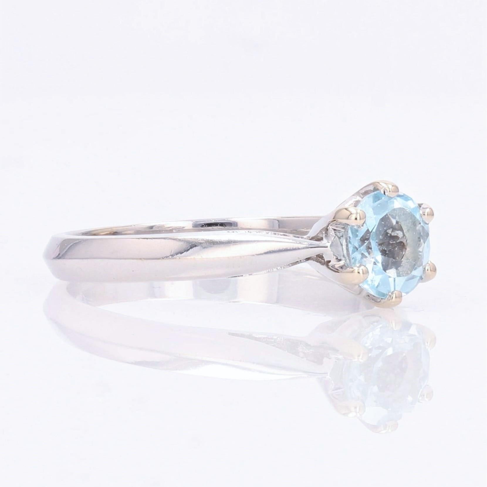 French 1970s Aquamarine 18 Karat White Gold Solitaire Ring For Sale 3