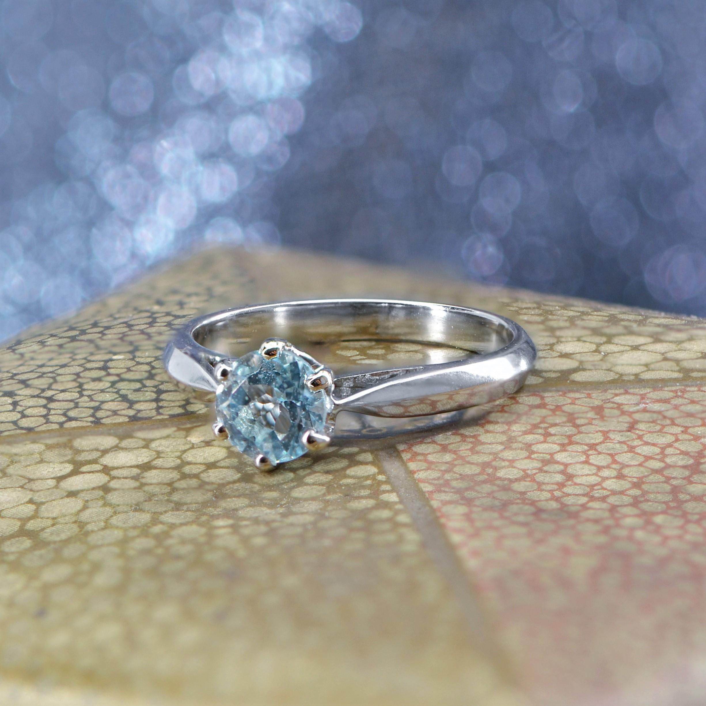 French 1970s Aquamarine 18 Karat White Gold Solitaire Ring For Sale 7