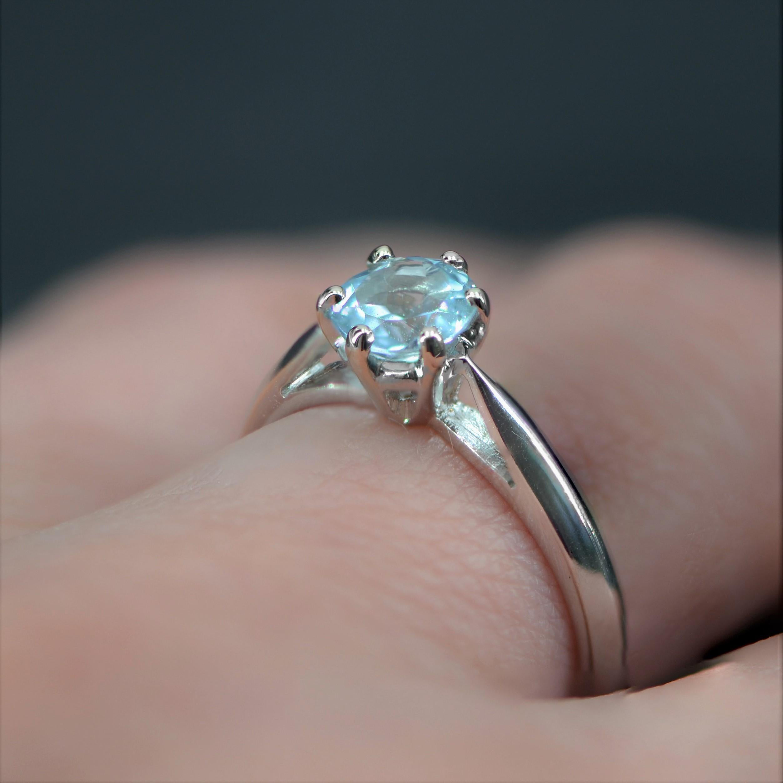 French 1970s Aquamarine 18 Karat White Gold Solitaire Ring For Sale 8