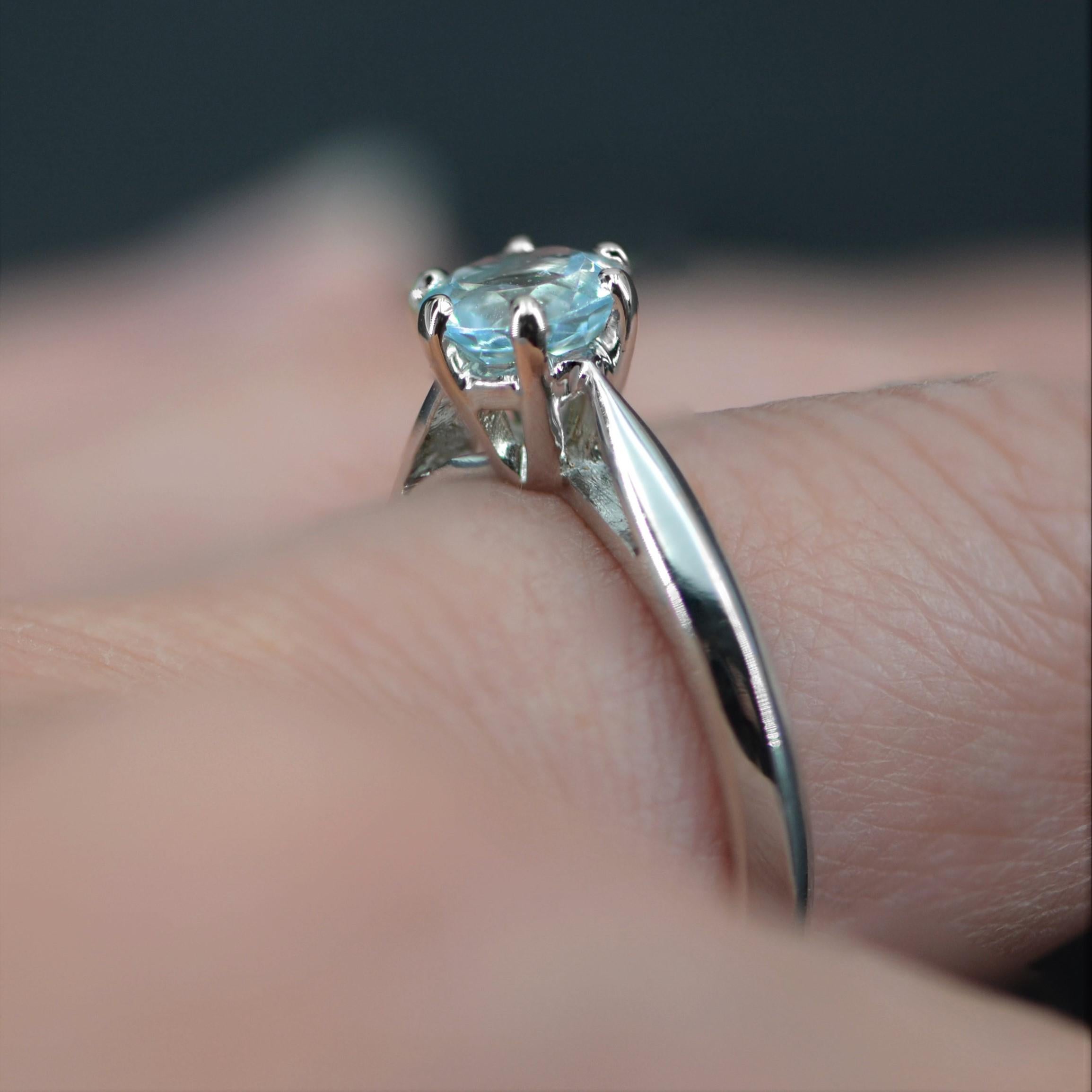 French 1970s Aquamarine 18 Karat White Gold Solitaire Ring For Sale 9