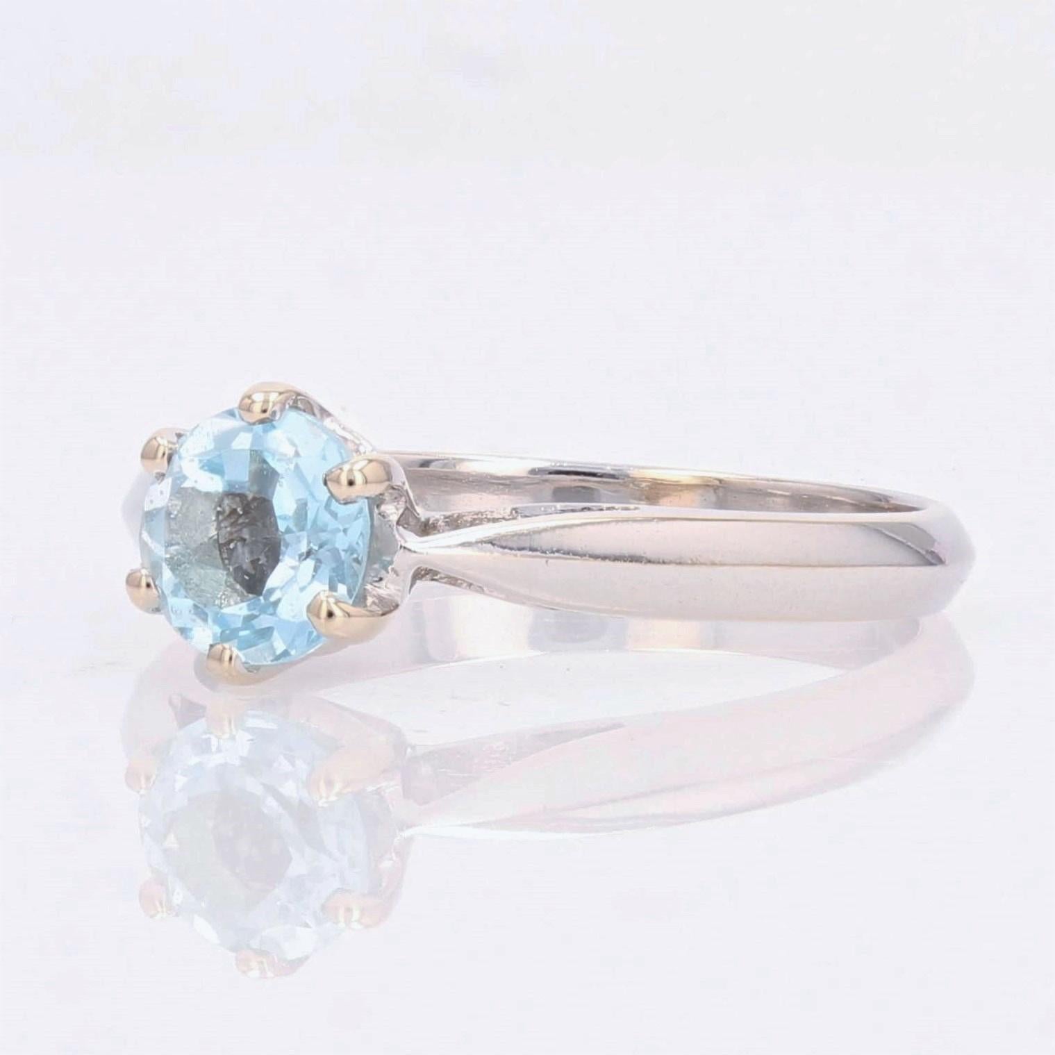 French 1970s Aquamarine 18 Karat White Gold Solitaire Ring In Excellent Condition For Sale In Poitiers, FR