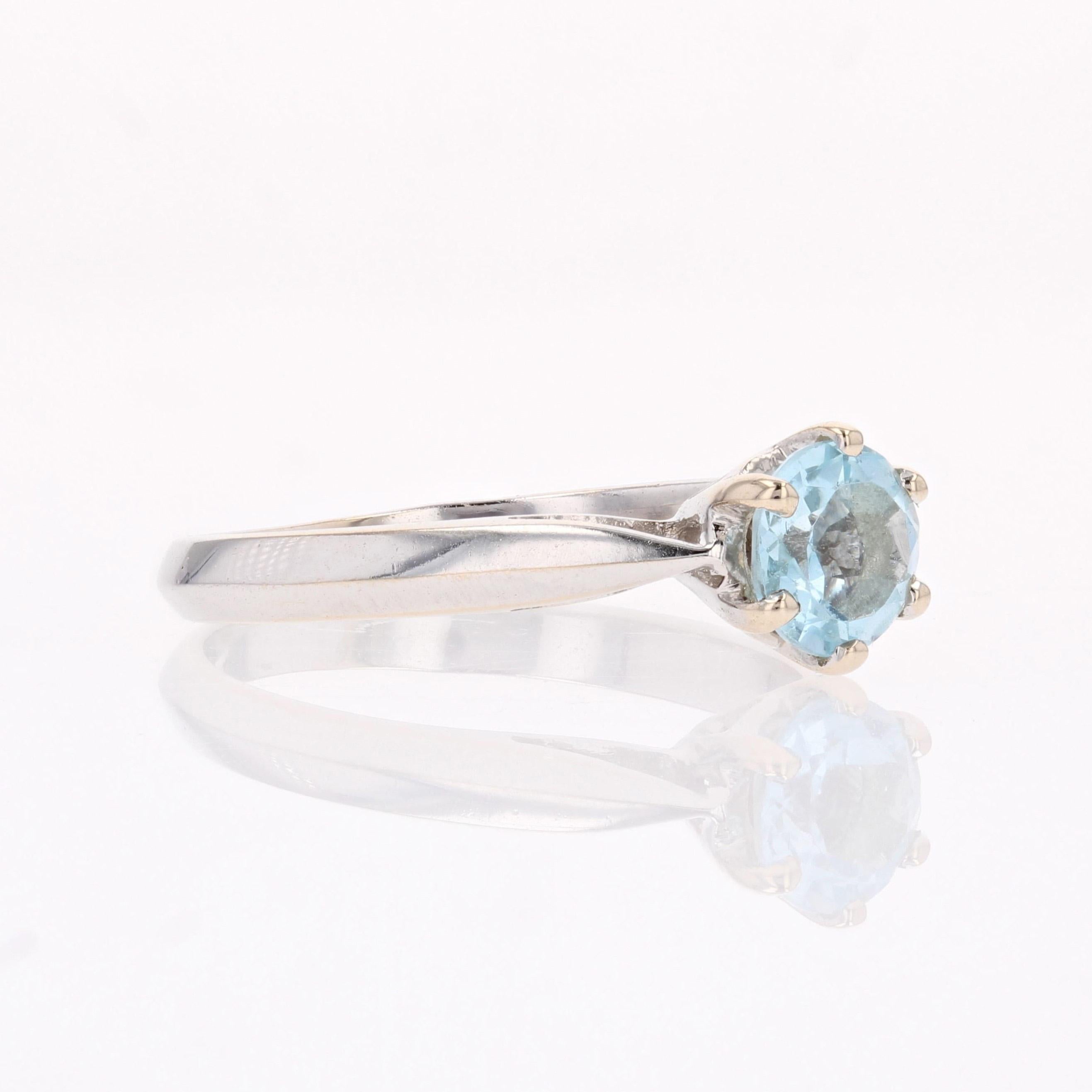 French 1970s Aquamarine 18 Karat White Gold Solitaire Ring For Sale 2