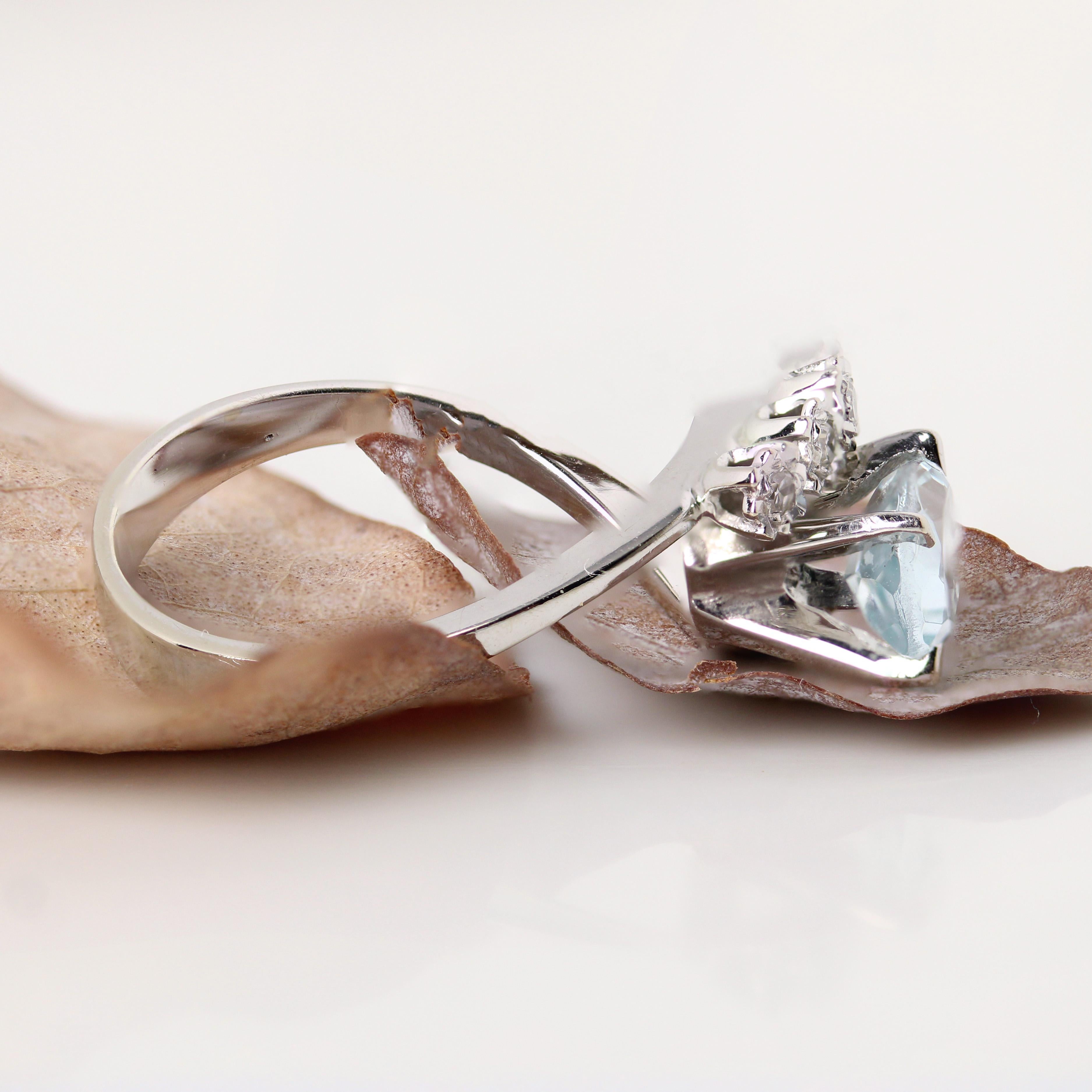 French 1970s Aquamarine Diamonds 18 Karat White Gold Asymmetrical Ring 5