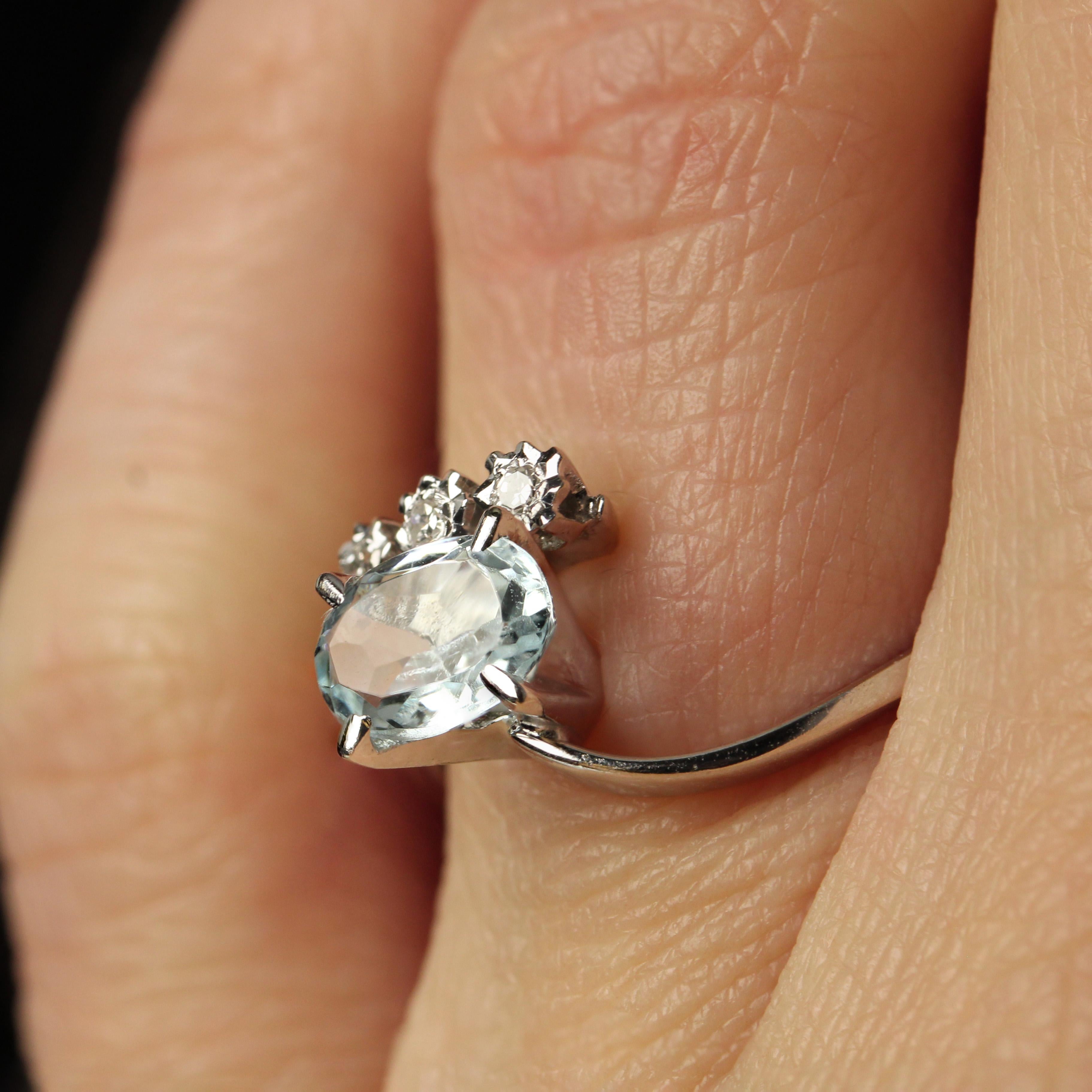 French 1970s Aquamarine Diamonds 18 Karat White Gold Asymmetrical Ring 8