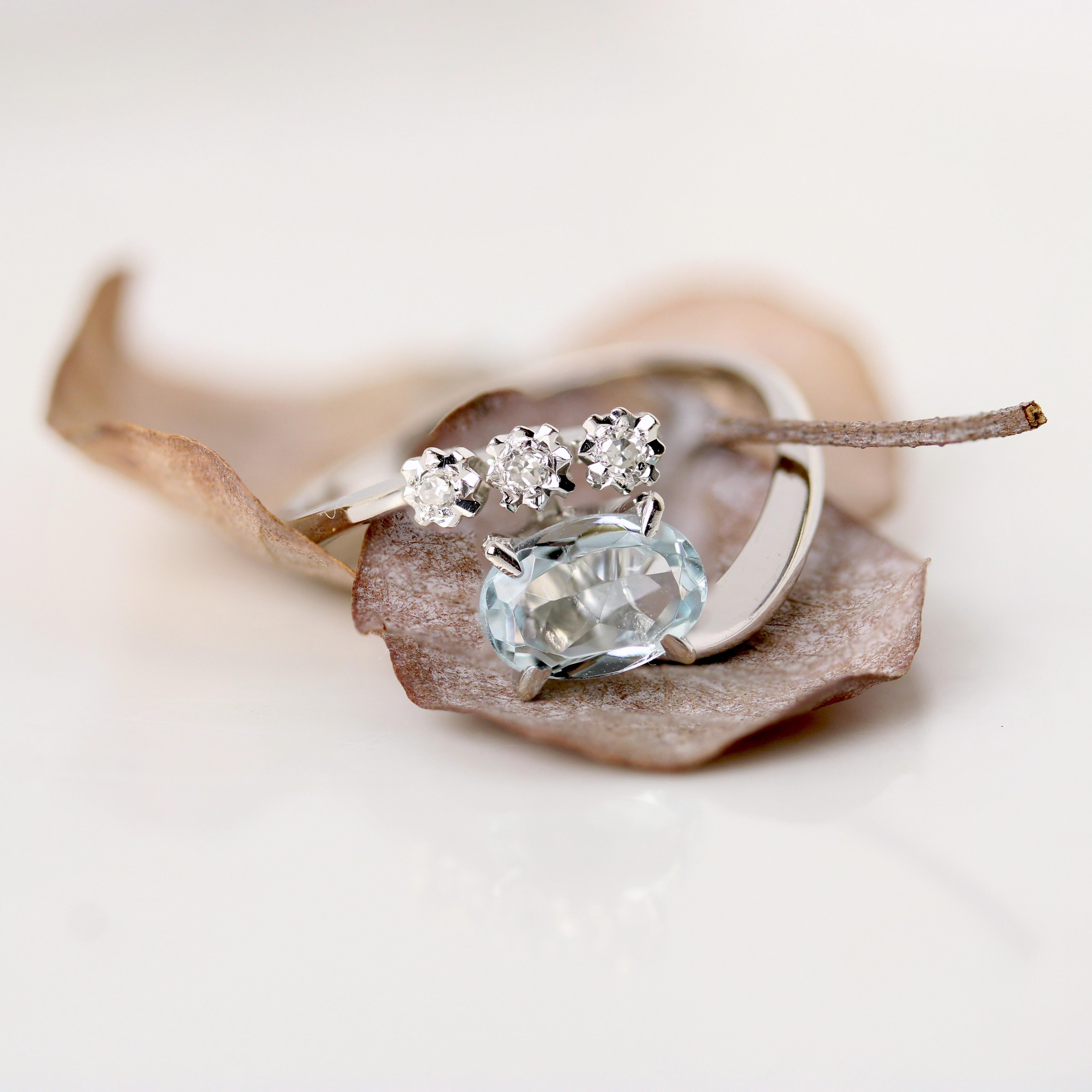 French 1970s Aquamarine Diamonds 18 Karat White Gold Asymmetrical Ring 9