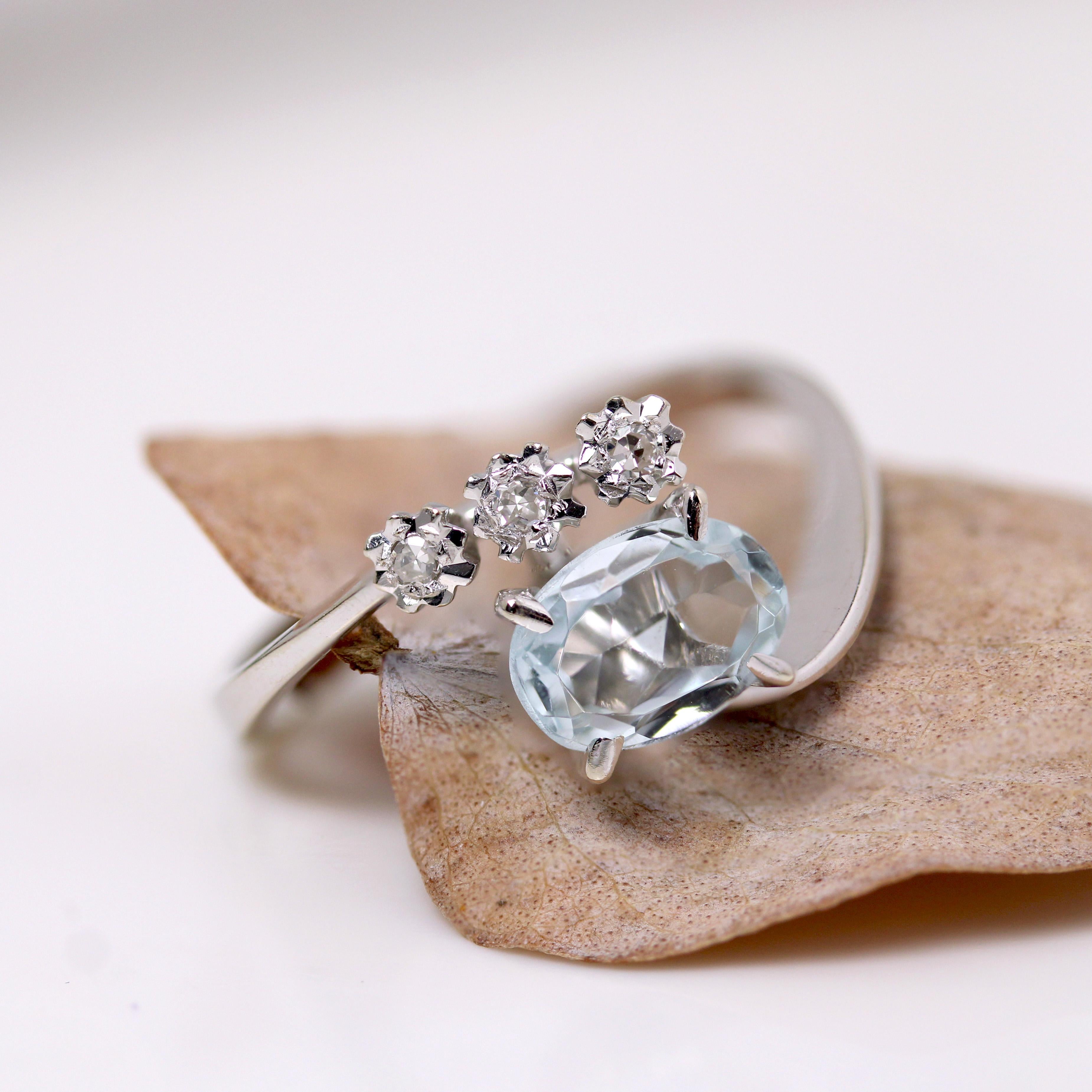 Retro French 1970s Aquamarine Diamonds 18 Karat White Gold Asymmetrical Ring