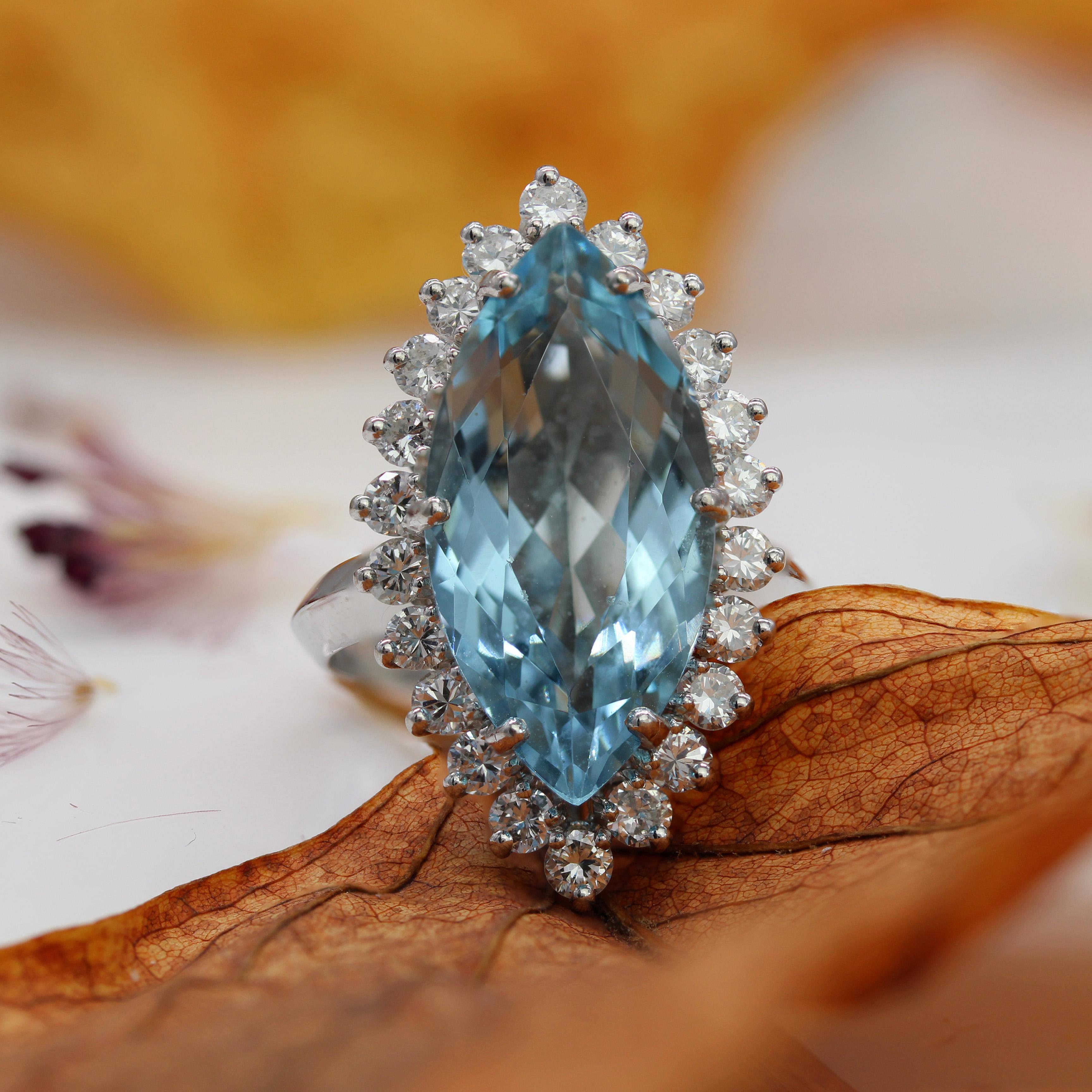 Anello Marquise in oro bianco 18 carati con diamanti di acquamarina francese degli anni '70 in vendita 8