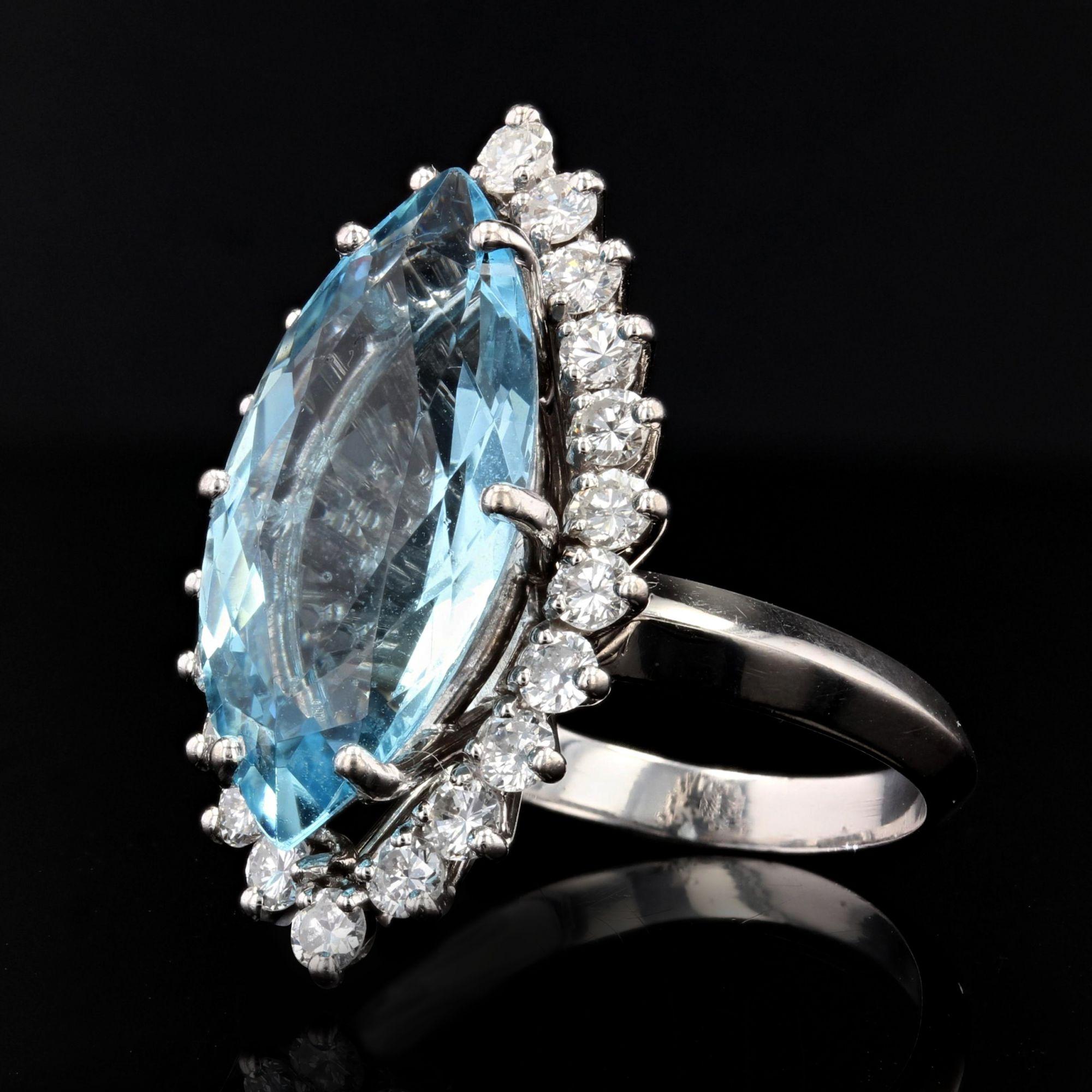 French 1970s Aquamarine Diamonds 18 Karat White Gold Marquise Ring In Excellent Condition For Sale In Poitiers, FR