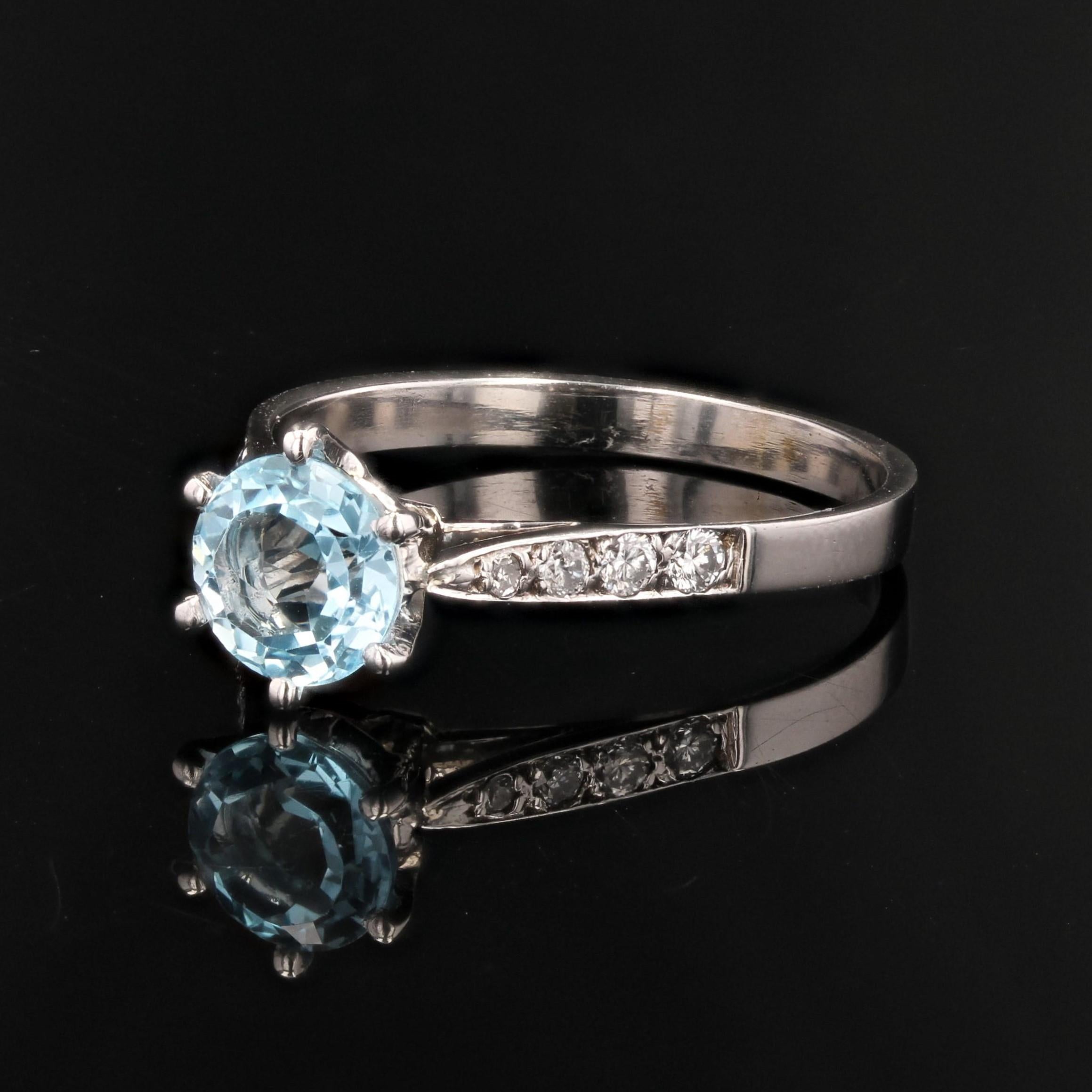 French 1970s Aquamarine Diamonds 18 Karat White Gold Solitaire Ring For Sale 4