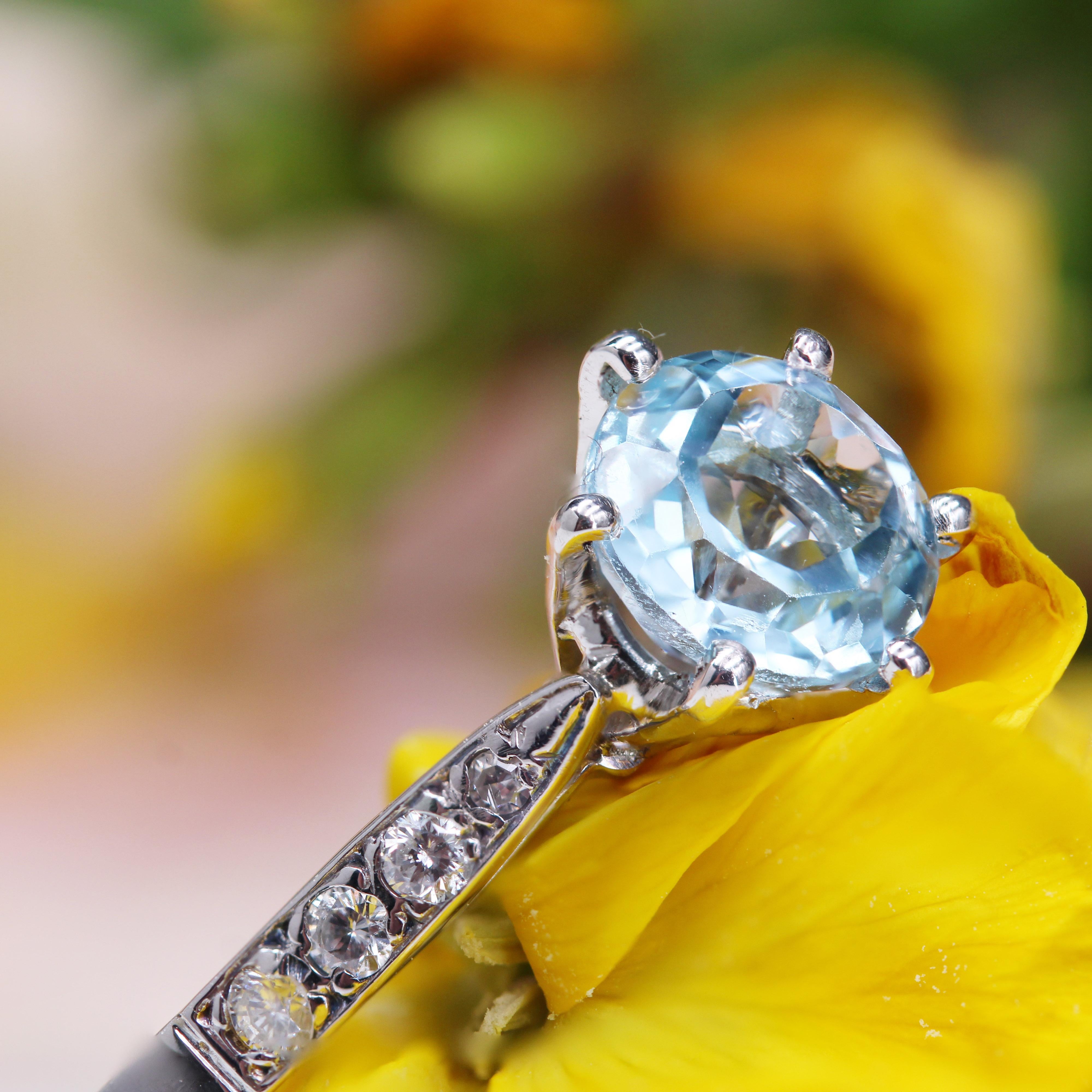 French 1970s Aquamarine Diamonds 18 Karat White Gold Solitaire Ring For Sale 6
