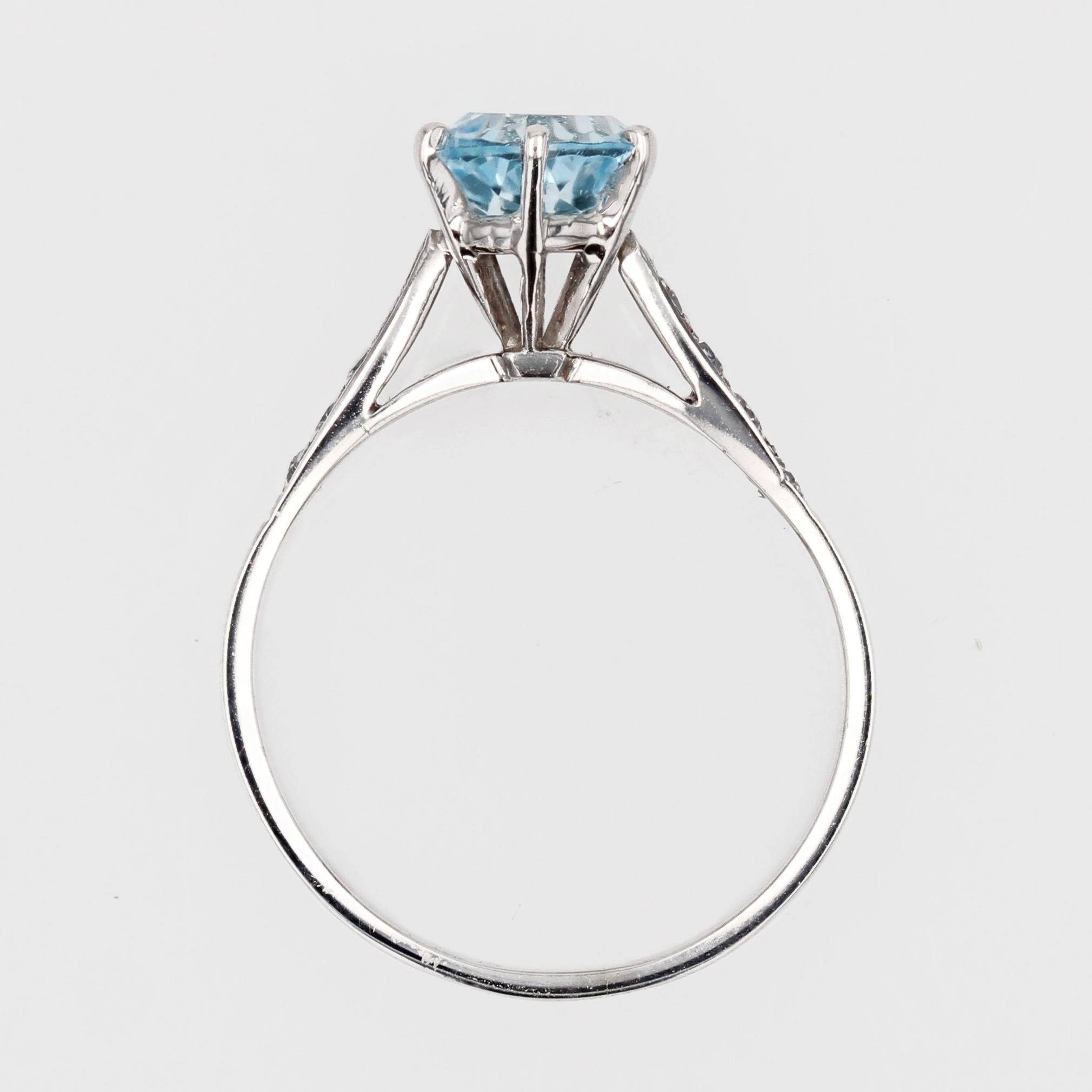French 1970s Aquamarine Diamonds 18 Karat White Gold Solitaire Ring For Sale 2