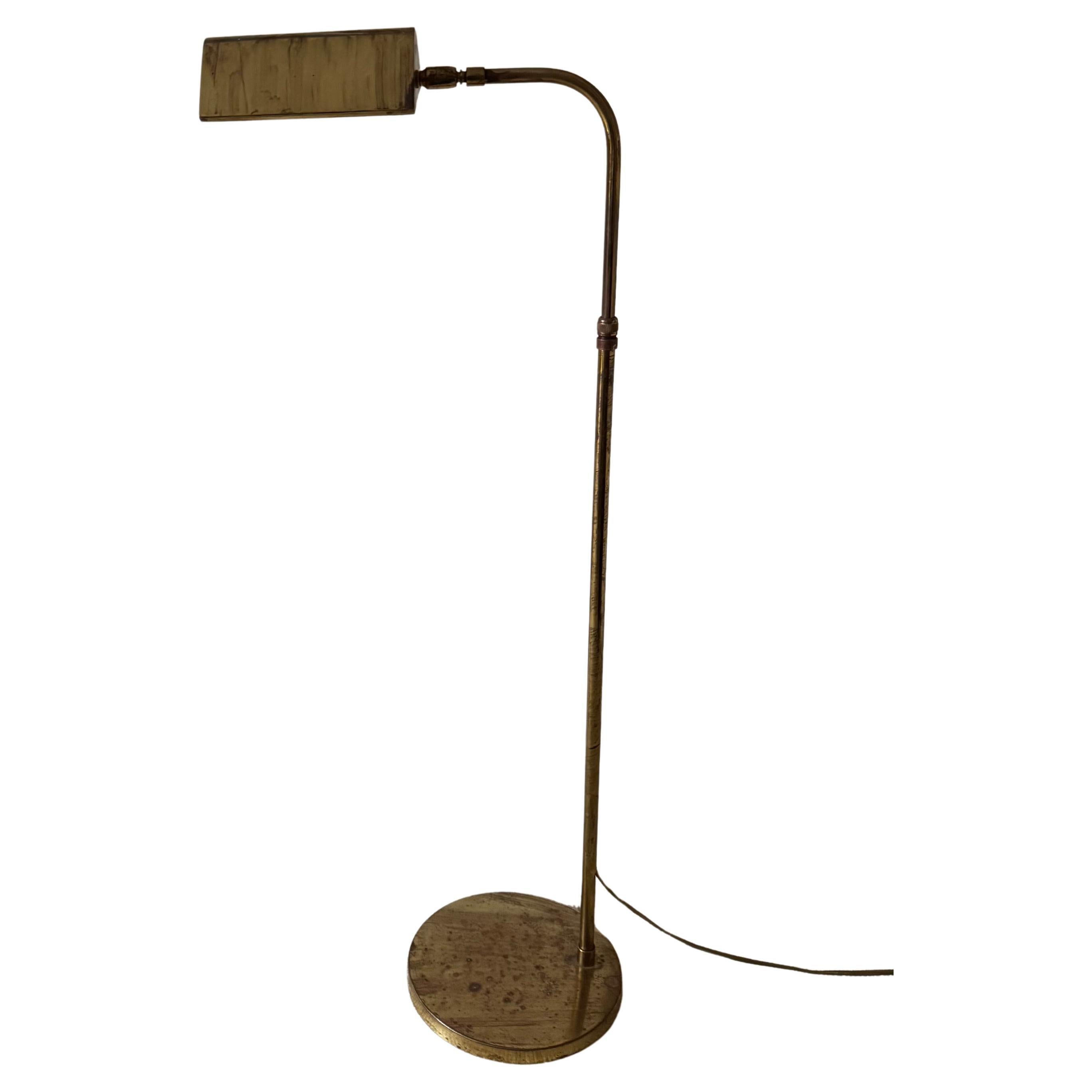 Französische Stehlampe aus Messing, 1970er Jahre, mit Gelenk im Angebot