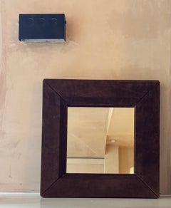 Espejo francés con marco de ante marrón de los años 70