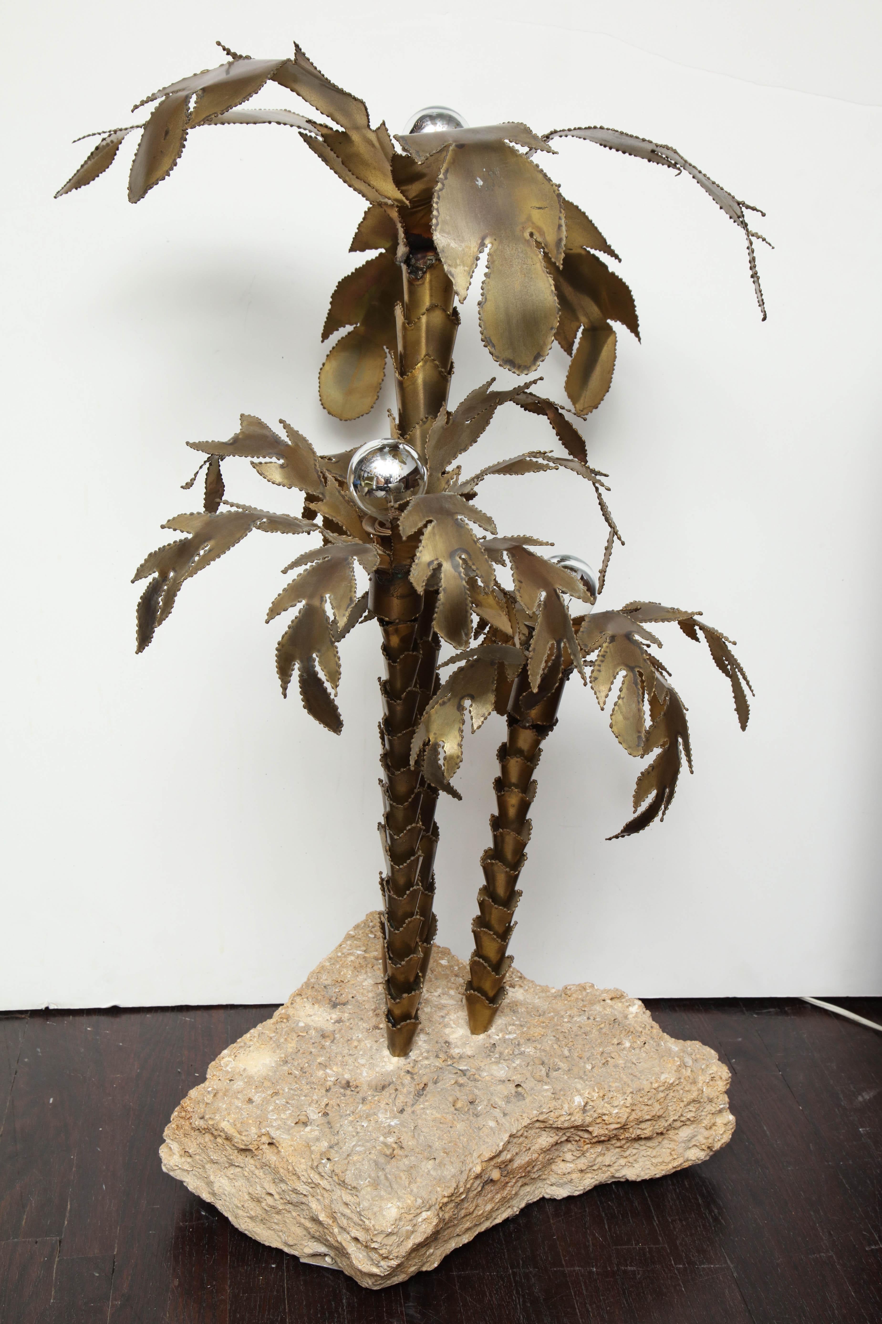 1970's French Brutalist Palm Tree Lamp with Natural Stone Base For Sale 1