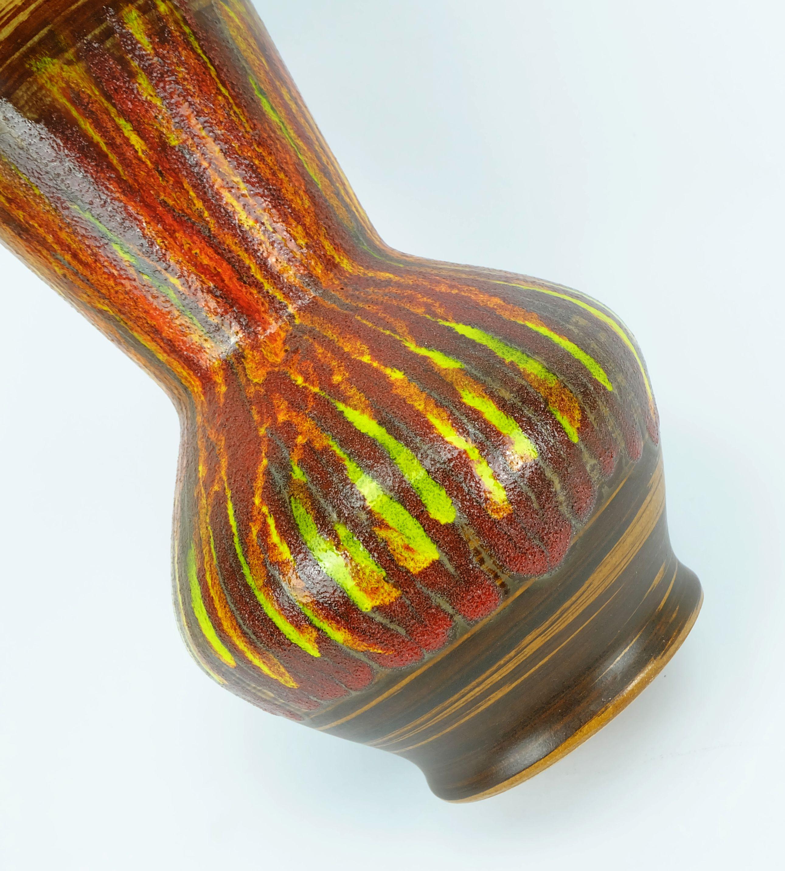 Vaso francese anni '70 in ceramica st. clemente modello 9090 colorato con smalto lavico in vendita 1