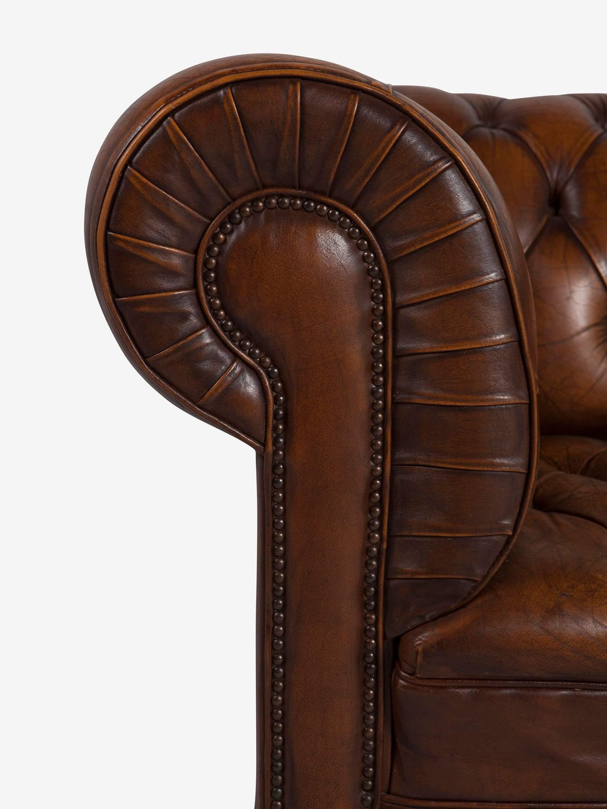 Sofá Chesterfield francés de los años 70 con cuero original Cuero en venta