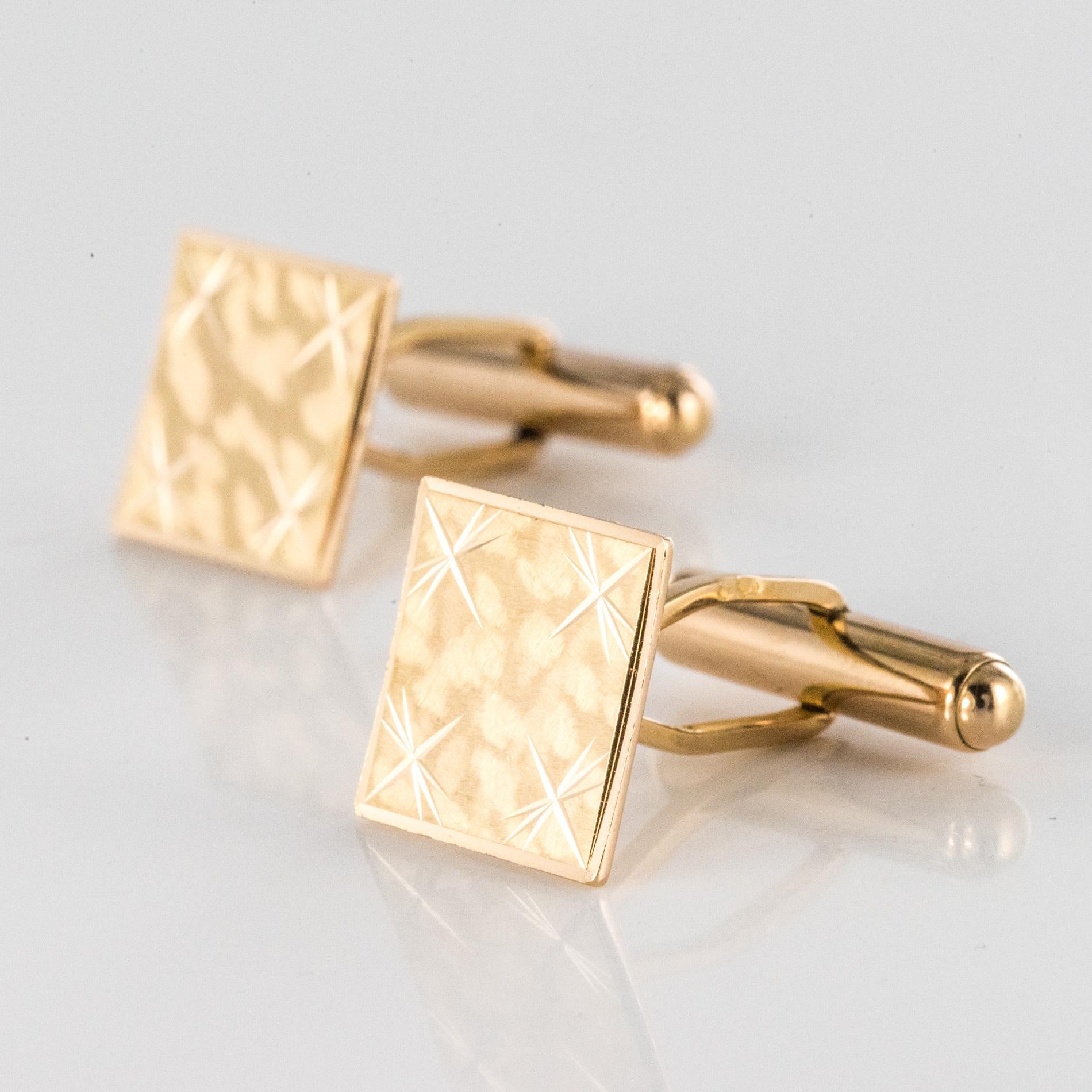 French 1970s Chiseled 18 Karat Yellow Gold Cufflinks For Sale 7