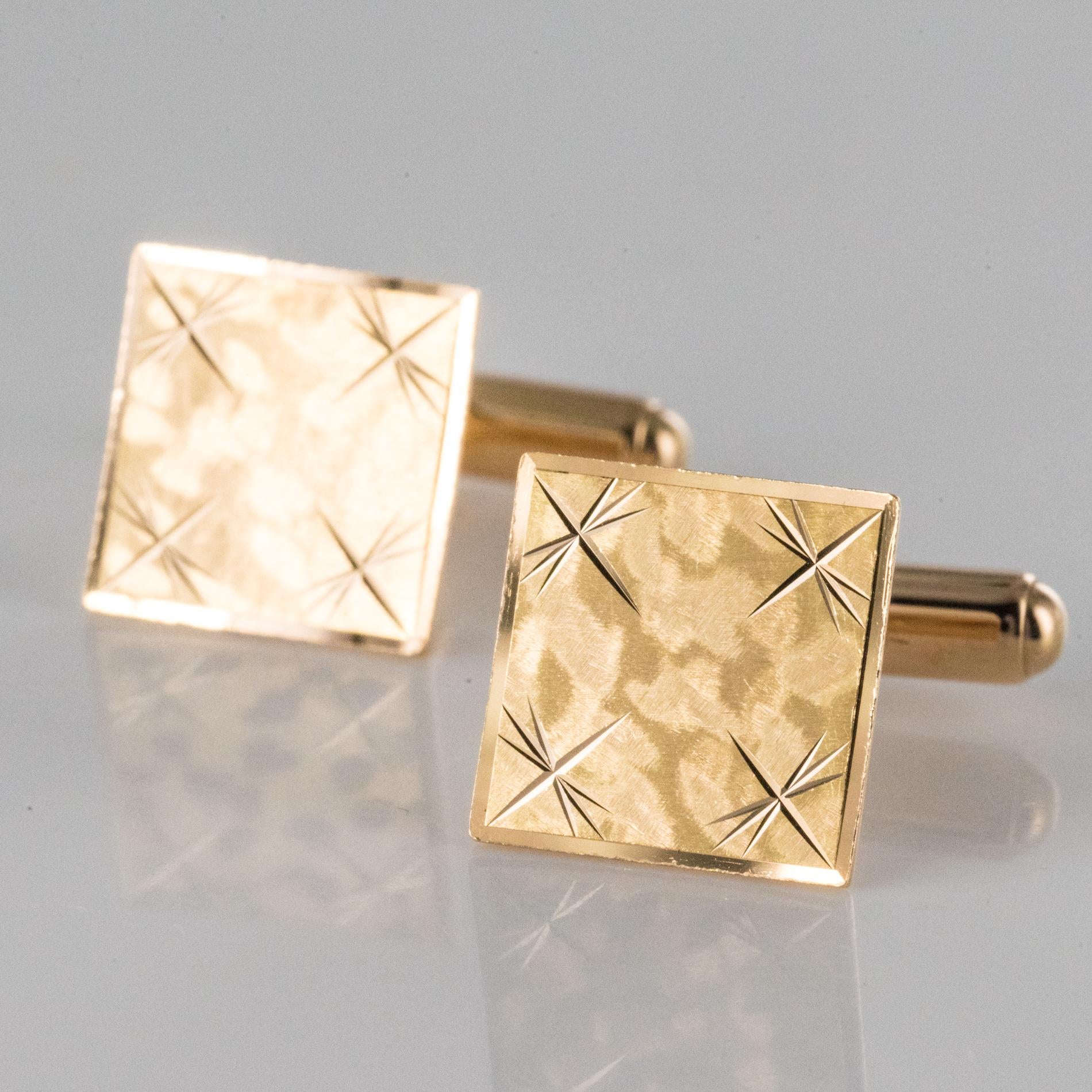 Retro French 1970s Chiseled 18 Karat Yellow Gold Cufflinks For Sale