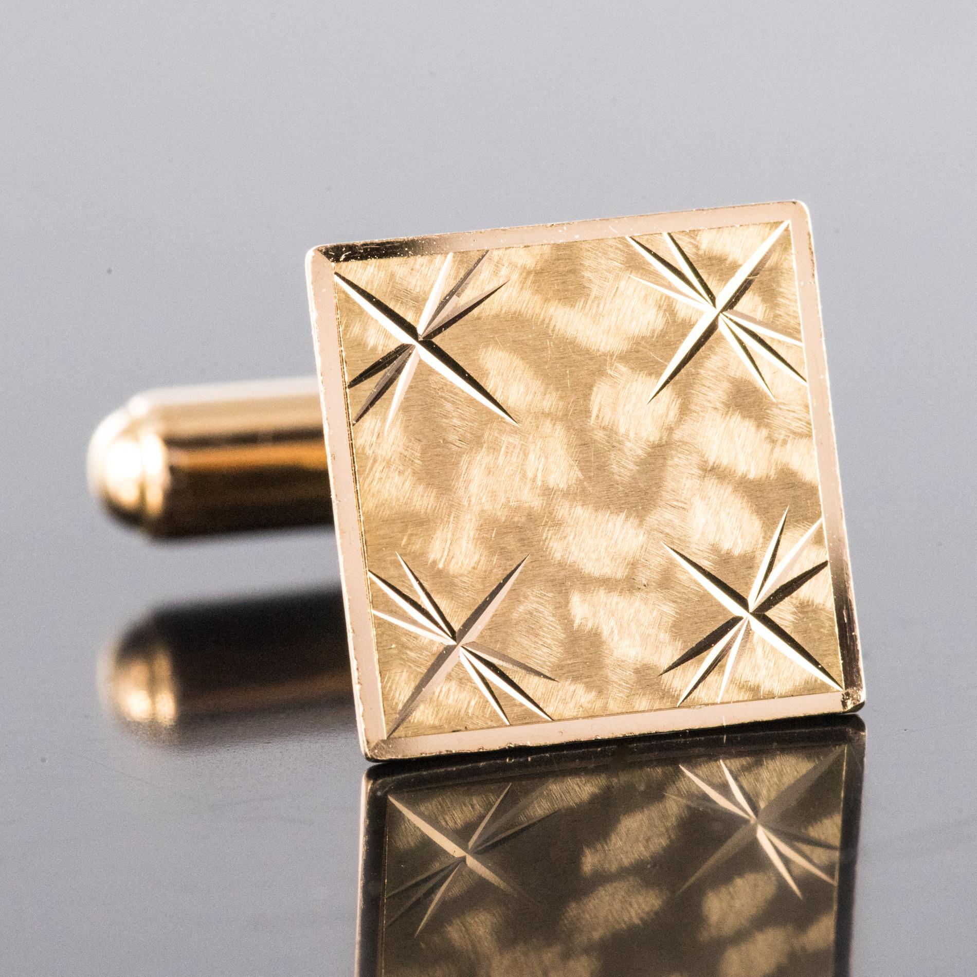 French 1970s Chiseled 18 Karat Yellow Gold Cufflinks For Sale 2