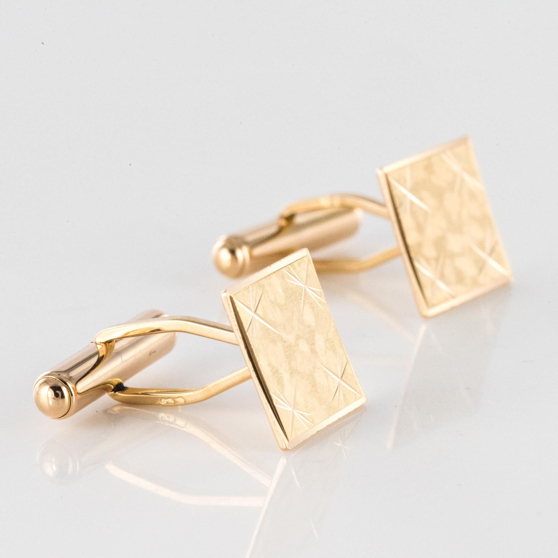 French 1970s Chiseled 18 Karat Yellow Gold Cufflinks For Sale 5