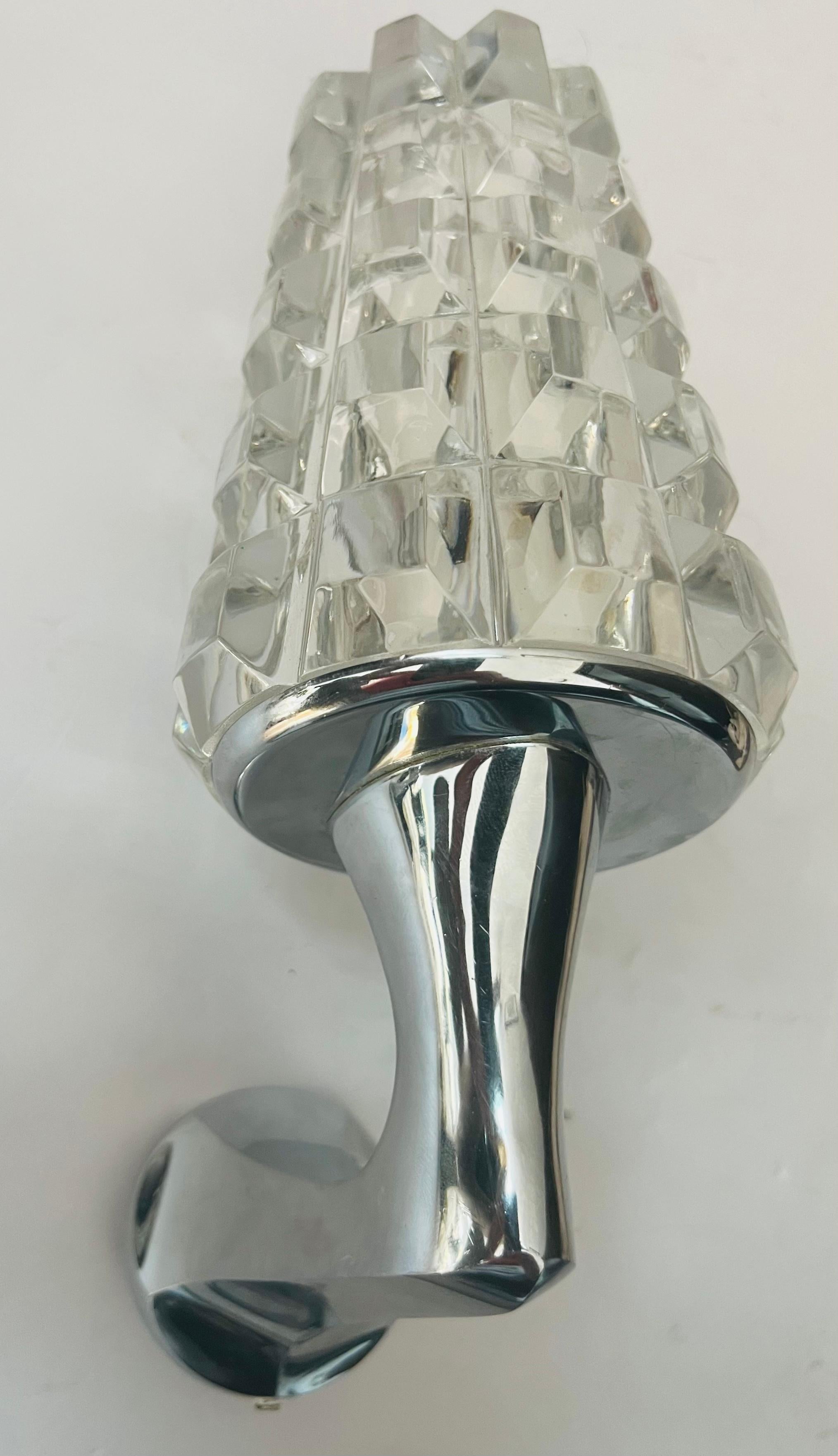 Pair of French 1970s Crystal High Style Wall Lamps Midcentury Sculptural In Excellent Condition For Sale In New York, NY
