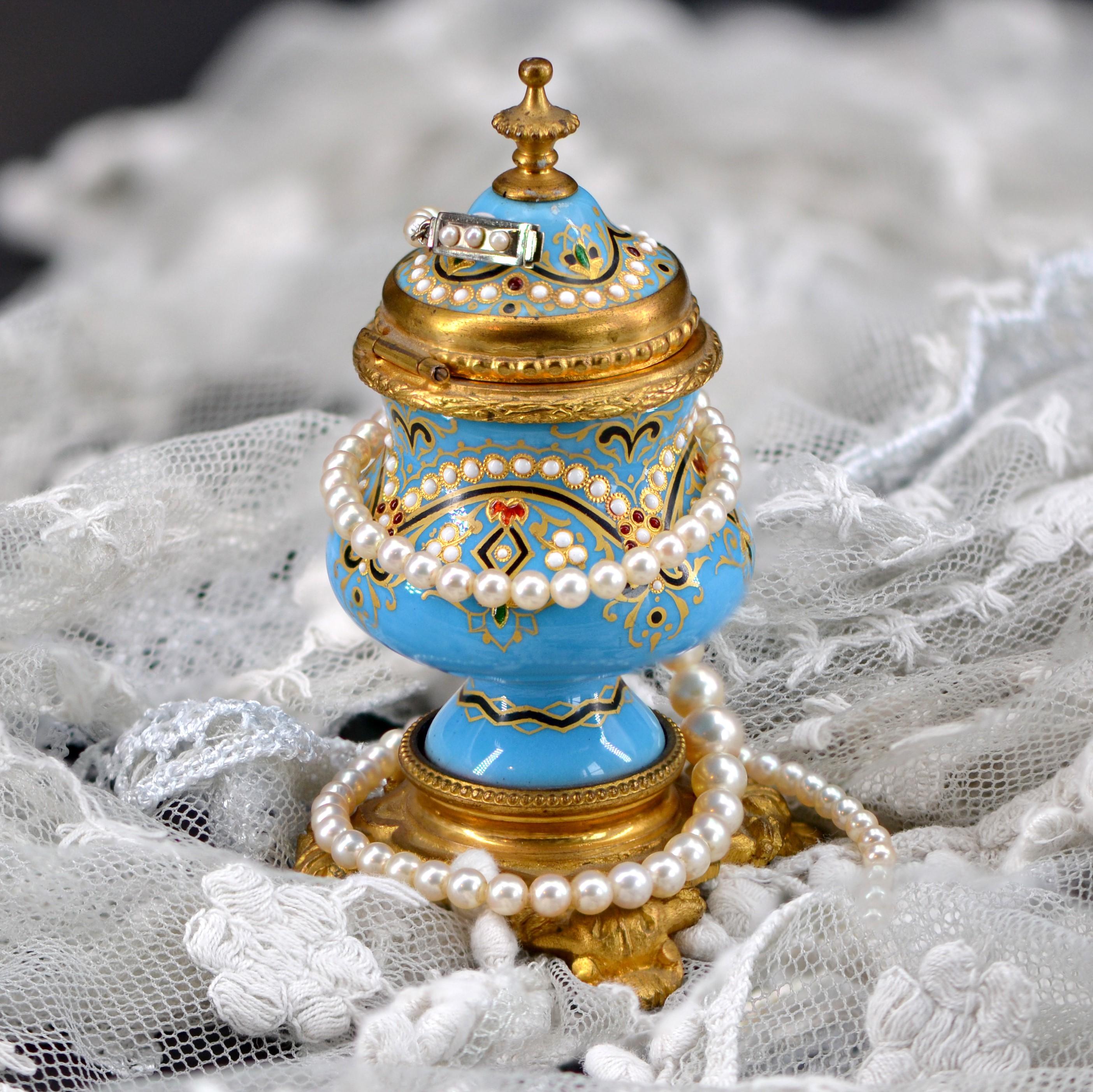Collier en or blanc 18 carats avec perles de culture françaises des années 1970 en vente 4