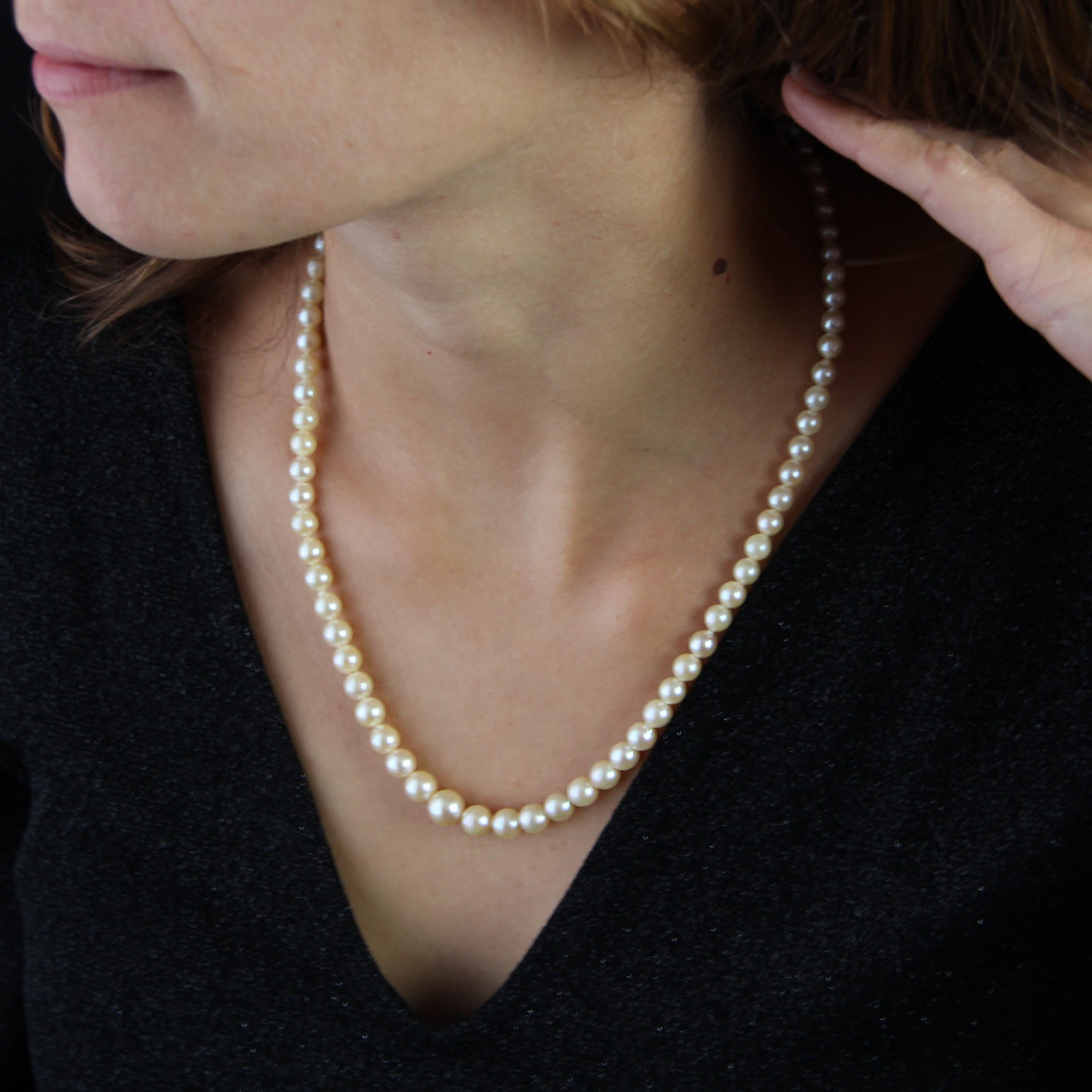 French 1970s Cultured Pearl 18 Karat White Gold Necklace For Sale 6