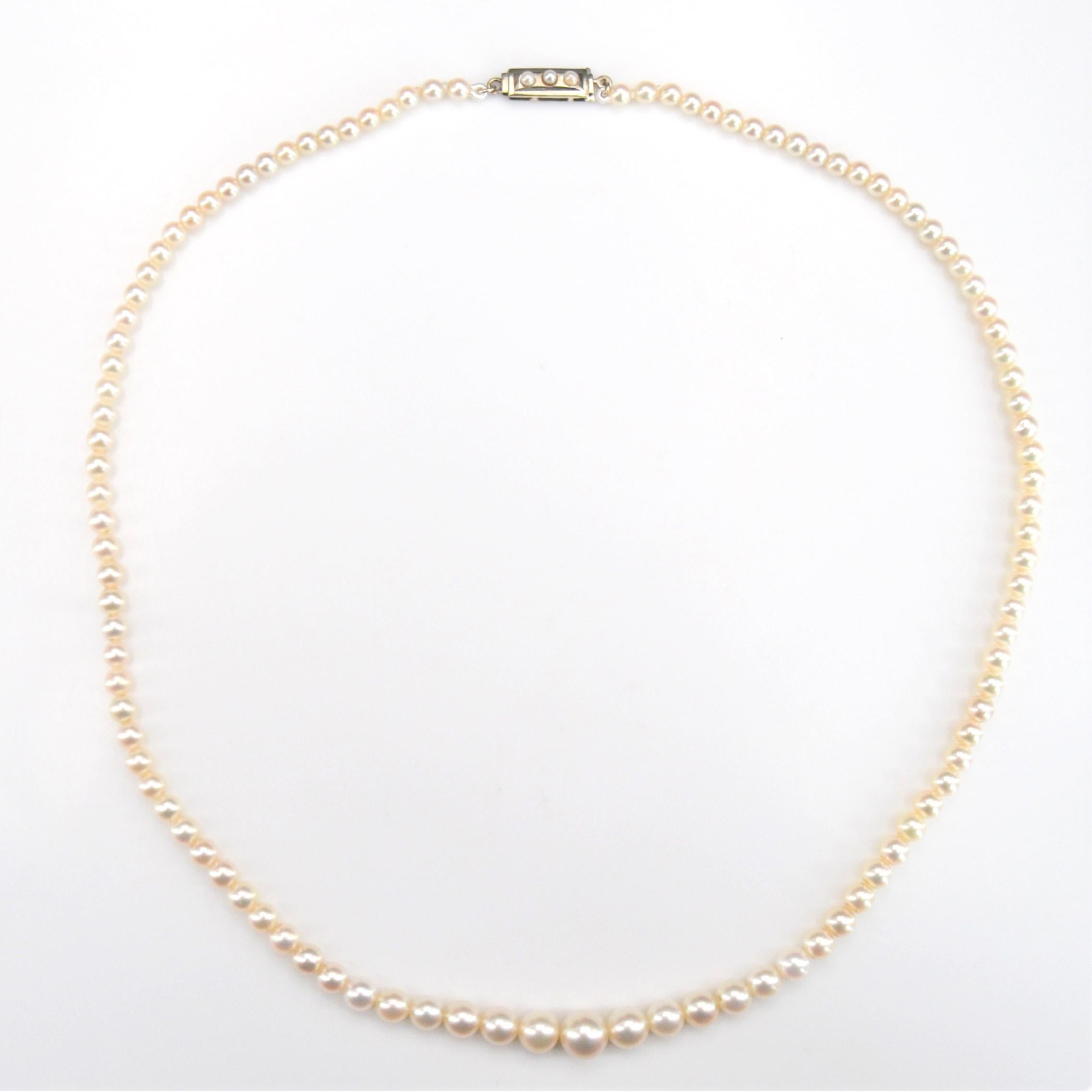 Retro French 1970s Cultured Pearl 18 Karat White Gold Necklace For Sale