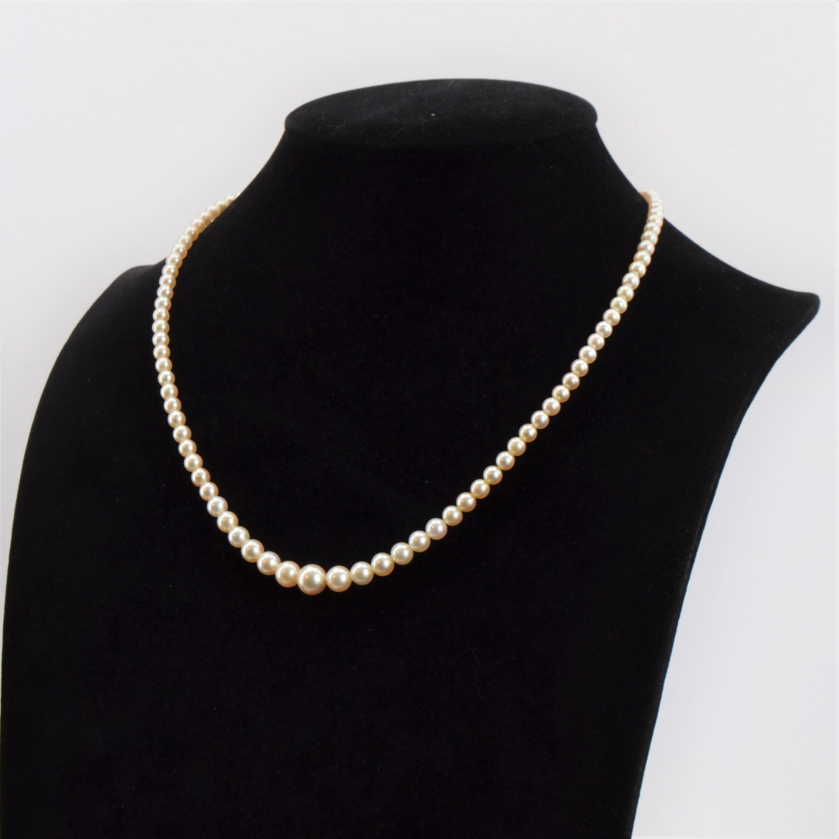 French 1970s Cultured Pearl 18 Karat White Gold Necklace For Sale 2