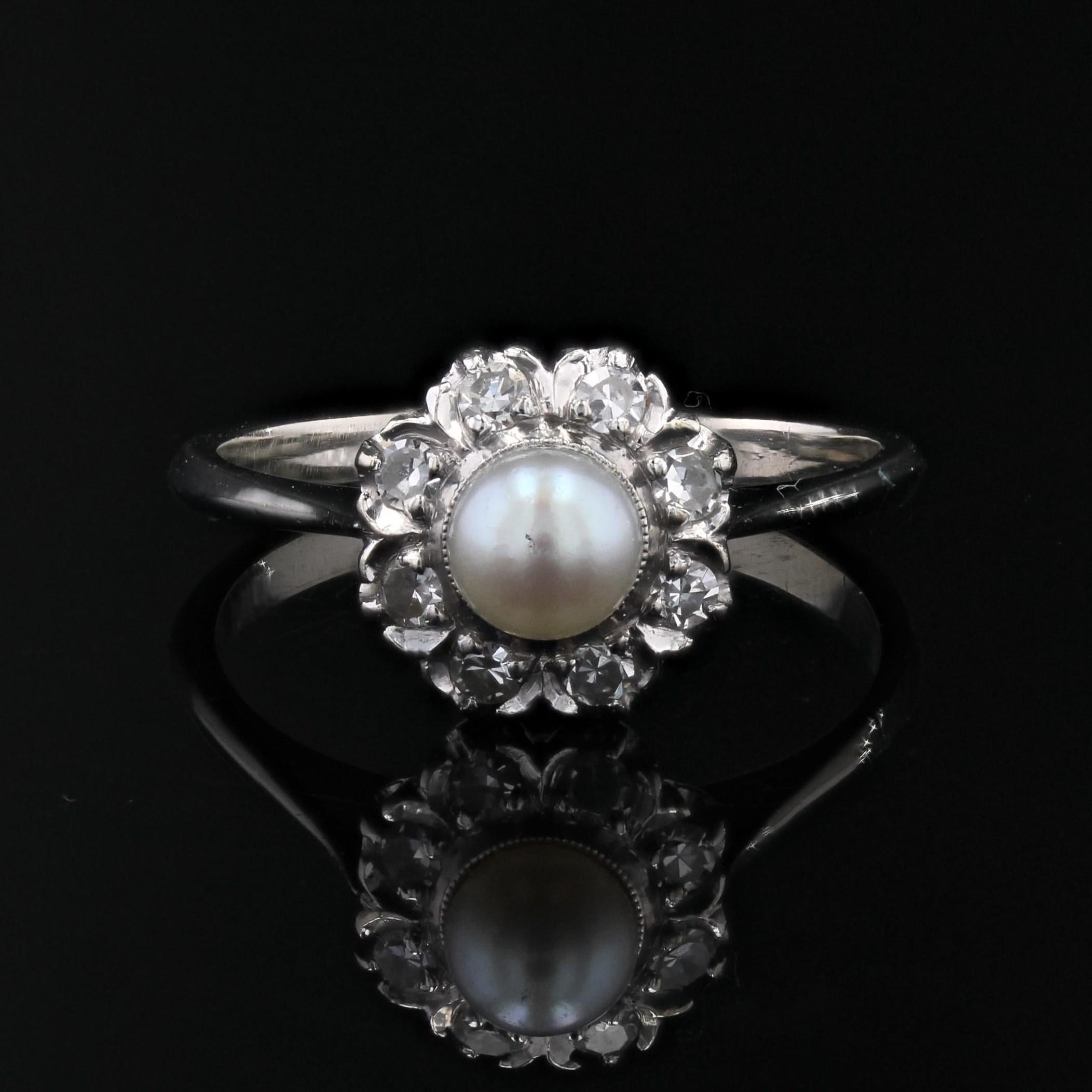 Retro French 1970s Cultured Pearl Diamonds 18 Karat White Gold Daisy Ring For Sale