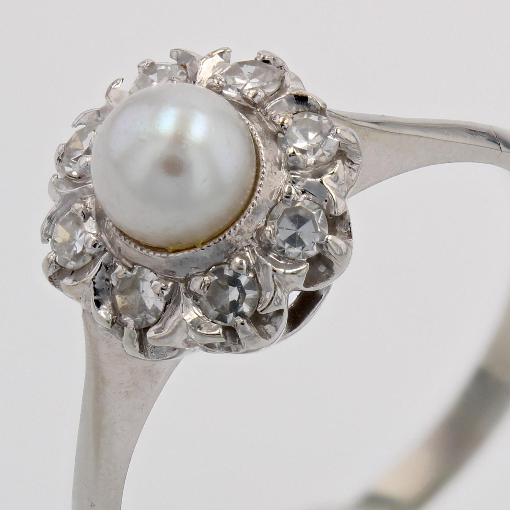 French 1970s Cultured Pearl Diamonds 18 Karat White Gold Daisy Ring For Sale 1
