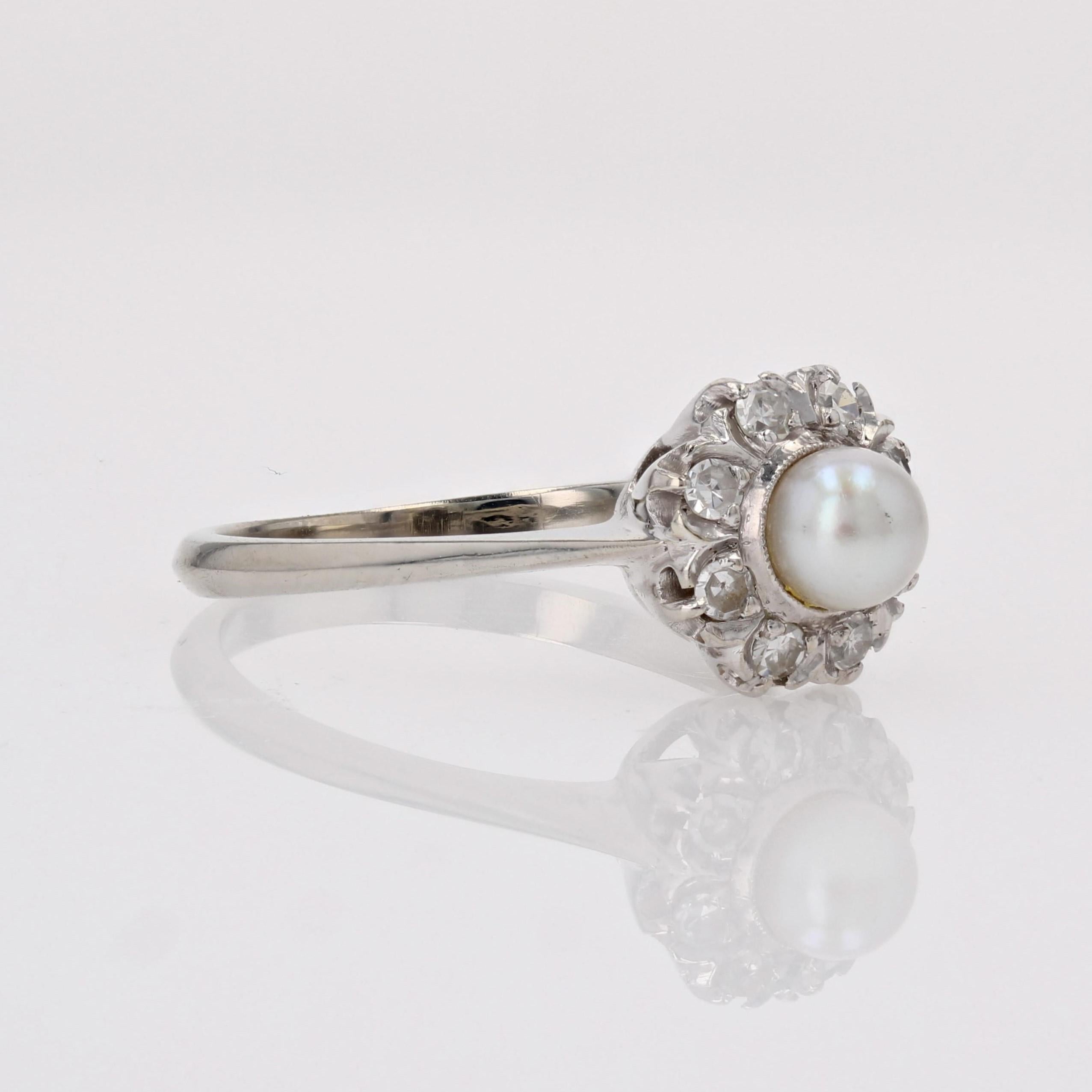 French 1970s Cultured Pearl Diamonds 18 Karat White Gold Daisy Ring For Sale 2