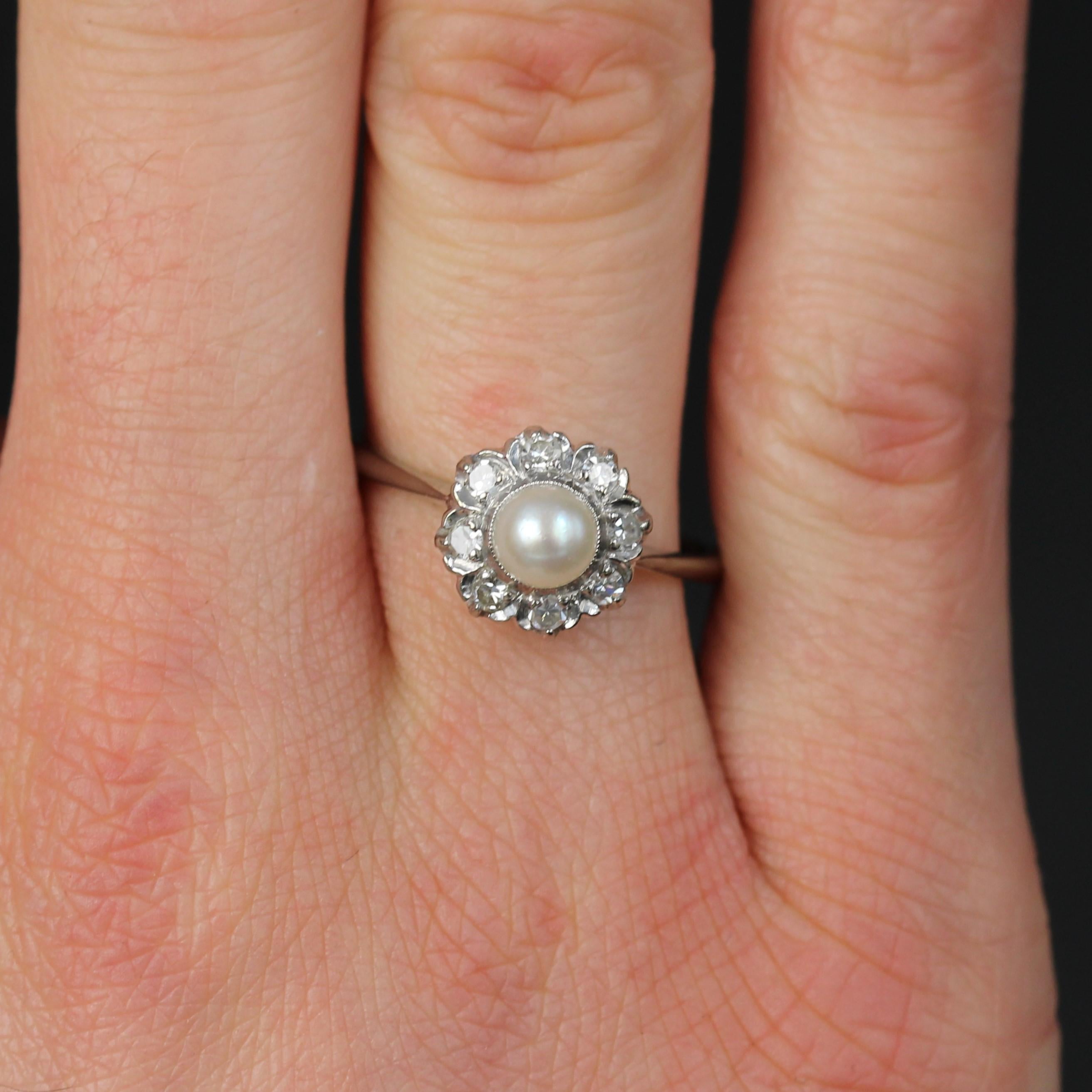 French 1970s Cultured Pearl Diamonds 18 Karat White Gold Daisy Ring For Sale 3