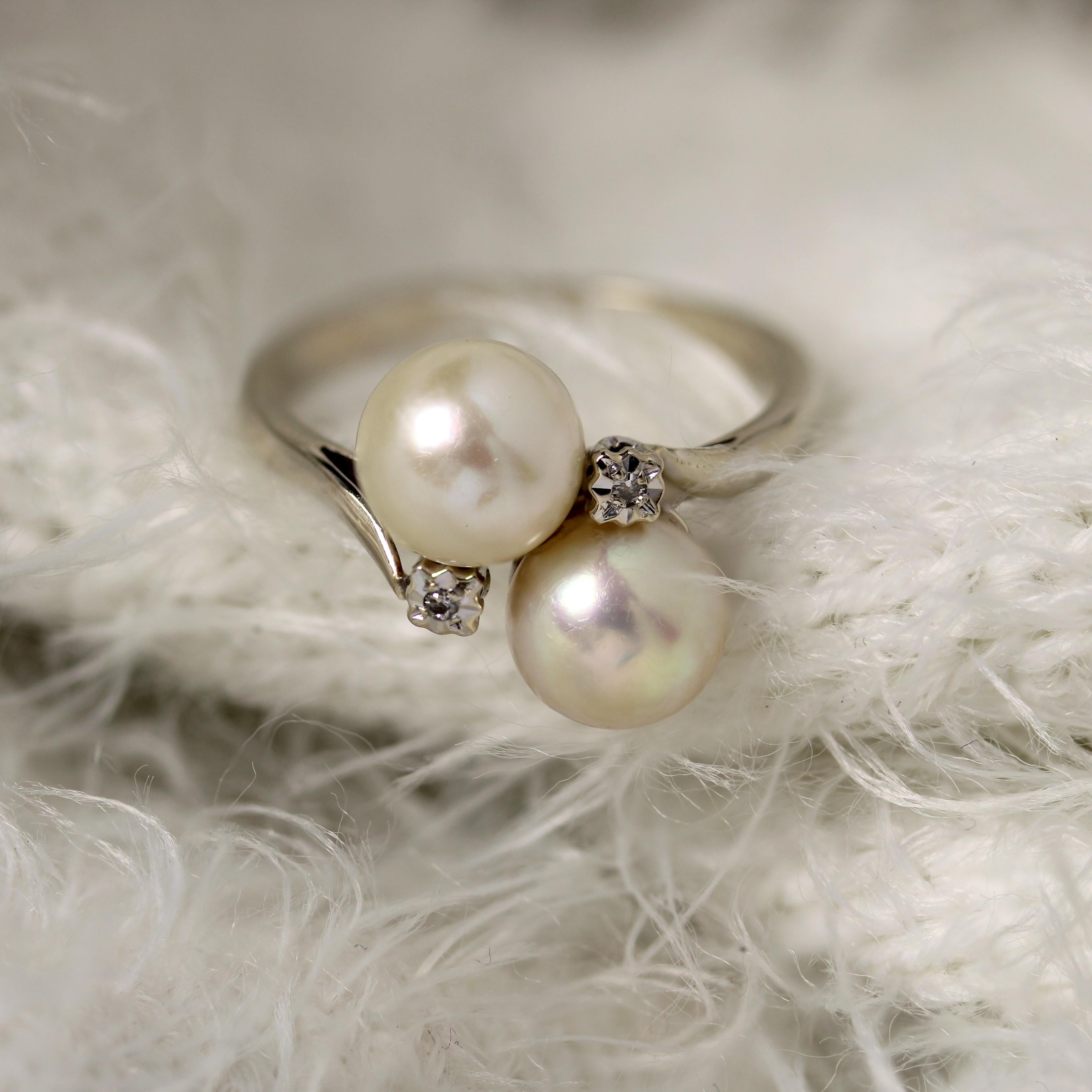 Retro French 1970s Cultured Pearls Diamonds 18 Karat White Gold You and Me Ring For Sale