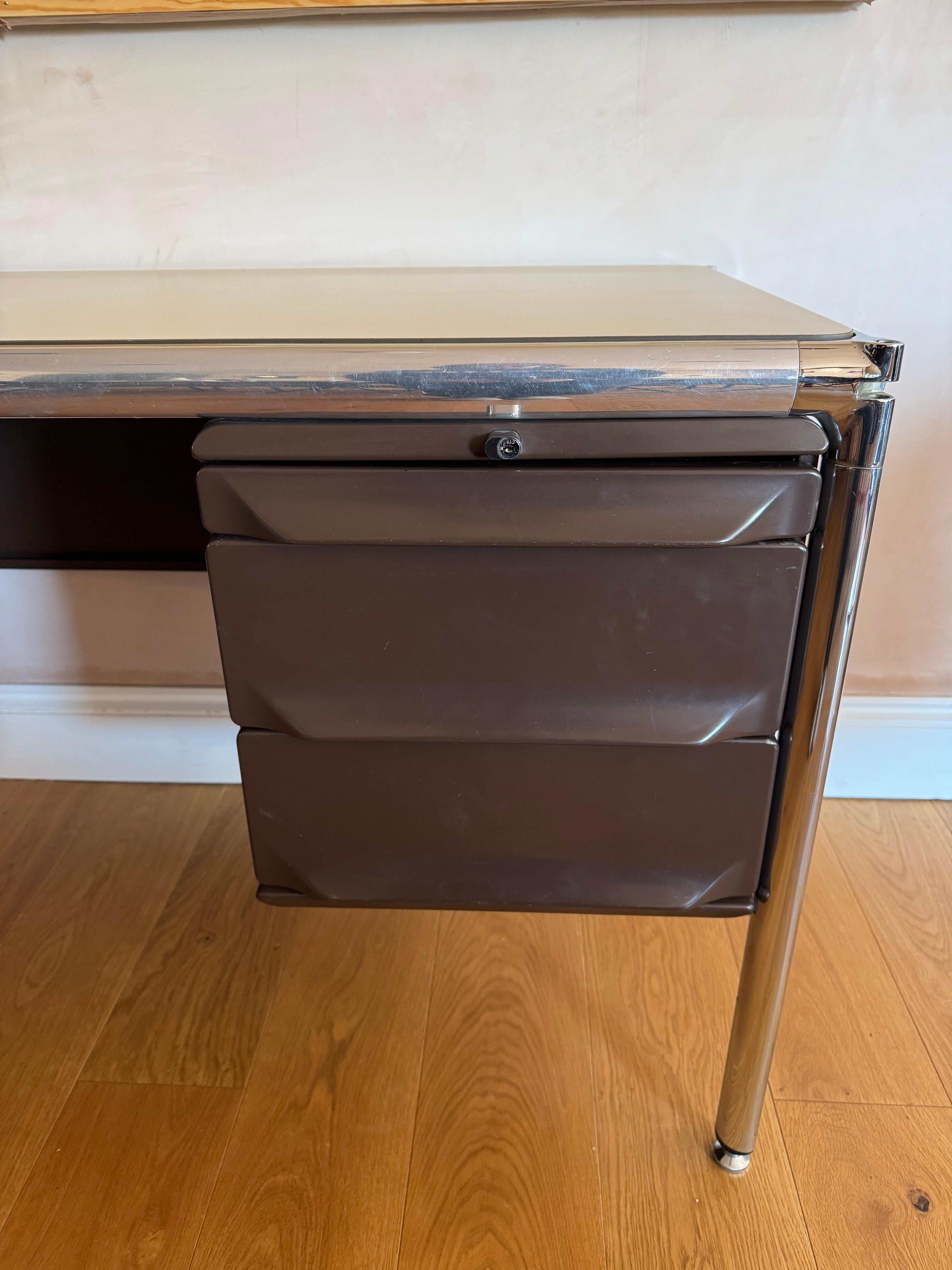 Scrivania francese di design degli anni '70 In condizioni buone in vendita a London, GB