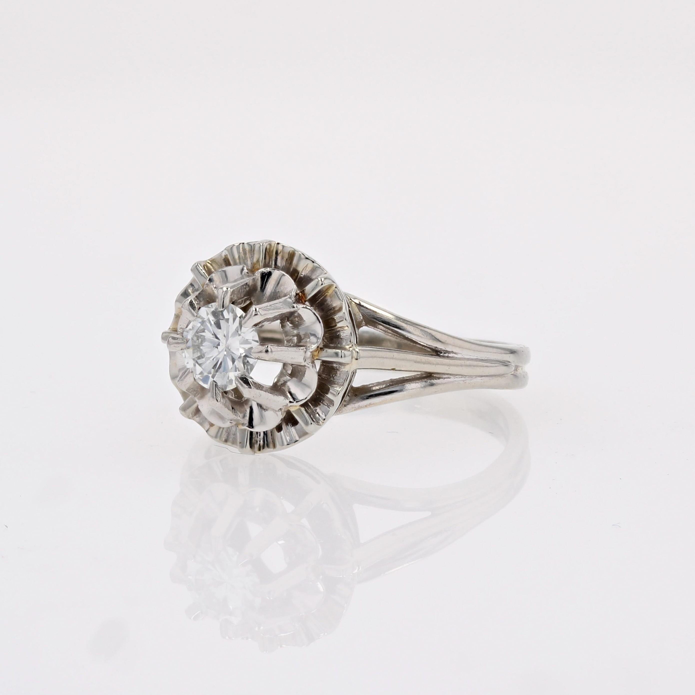 Brilliant Cut French 1970s Diamond 18 Karat White Gold Platinum Flower Ring For Sale