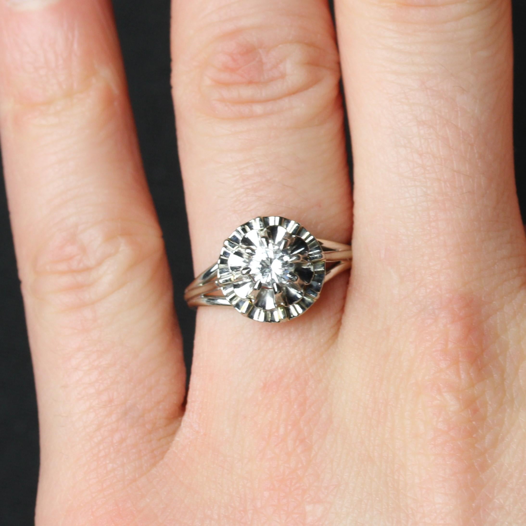 Women's French 1970s Diamond 18 Karat White Gold Platinum Flower Ring For Sale