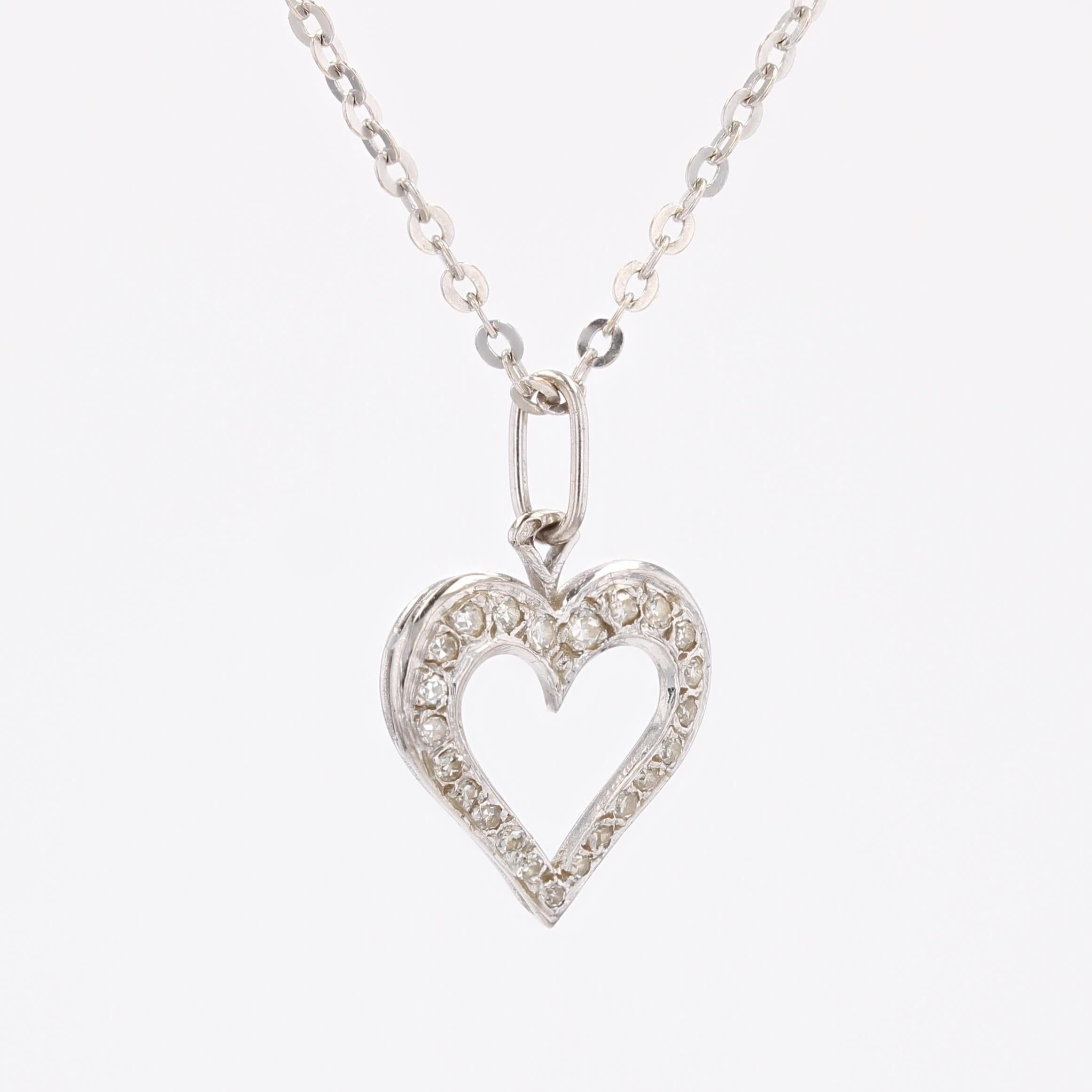 Rétro Collana con ciondolo a cuore e catena in oro bianco 18 carati con diamanti francesi degli anni '70 in vendita
