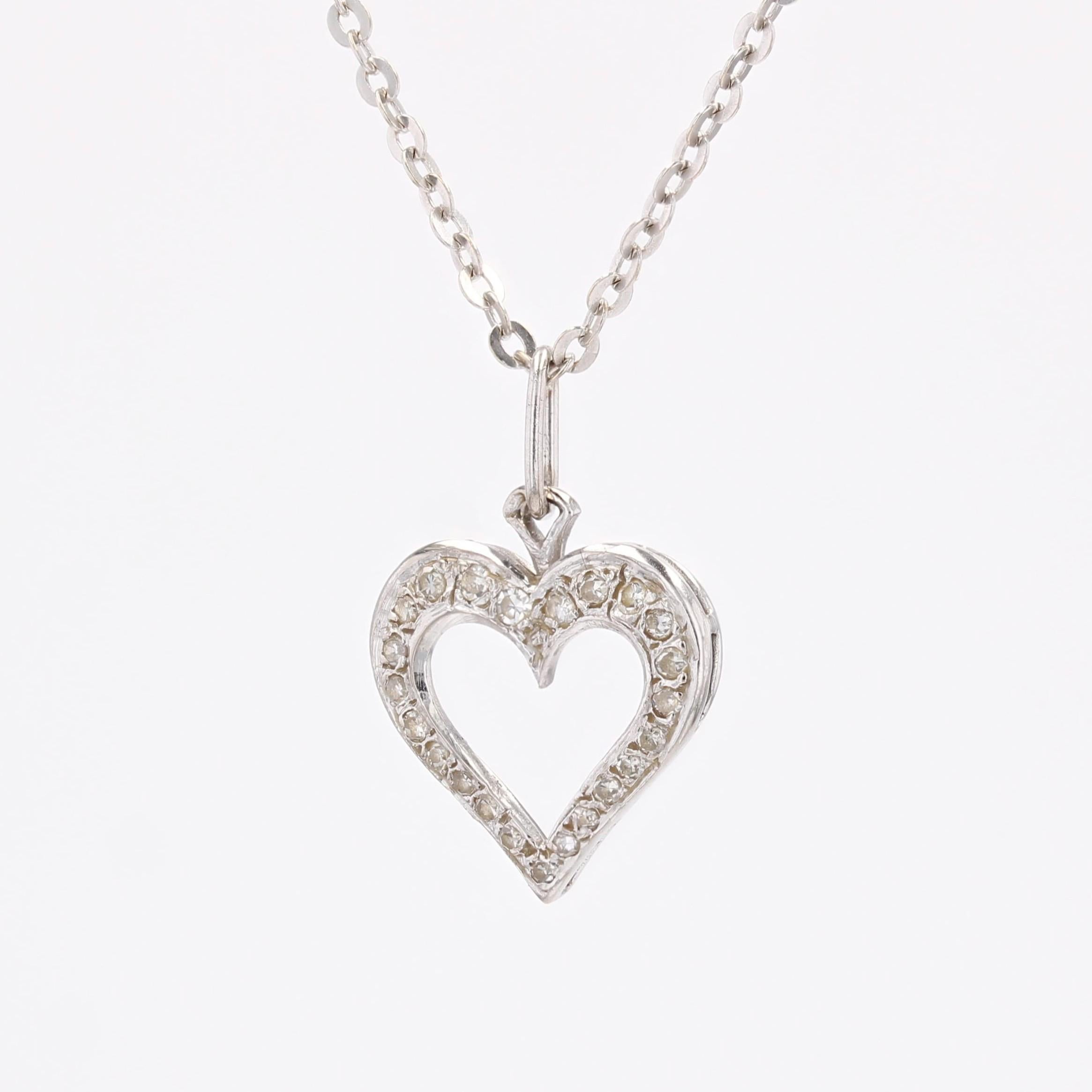 Taglio brillante Collana con ciondolo a cuore e catena in oro bianco 18 carati con diamanti francesi degli anni '70 in vendita