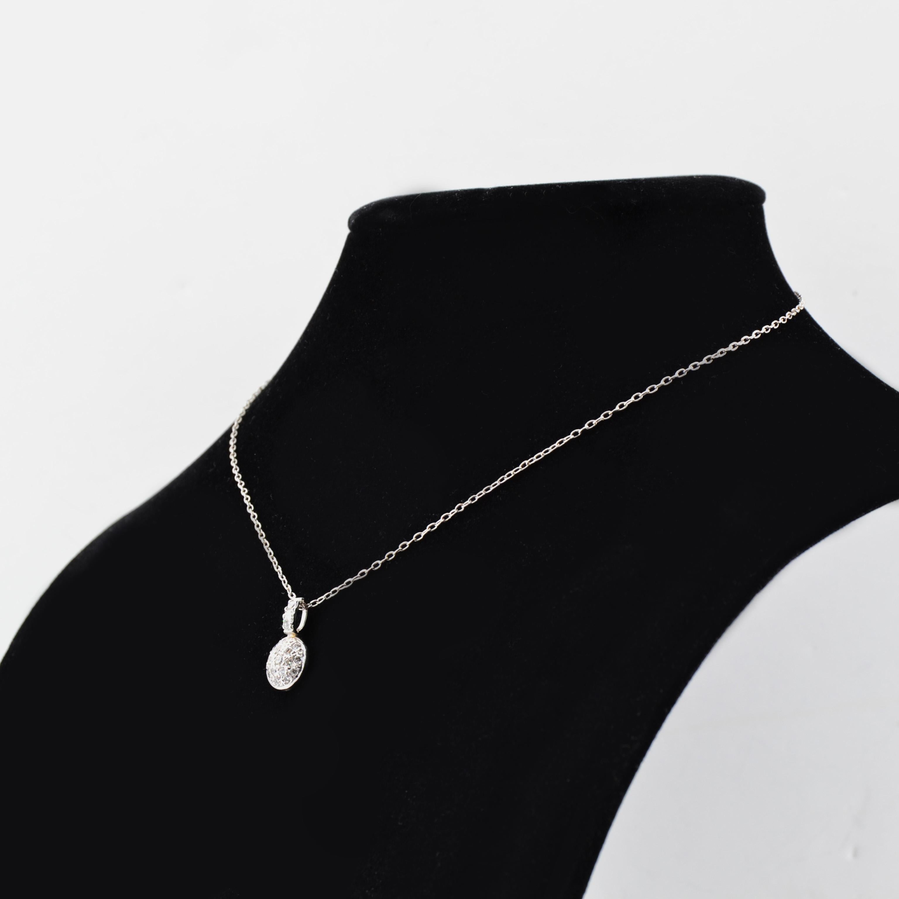 French, 1970s Diamonds 18 Karat White Gold Pendant and Chain For Sale 4