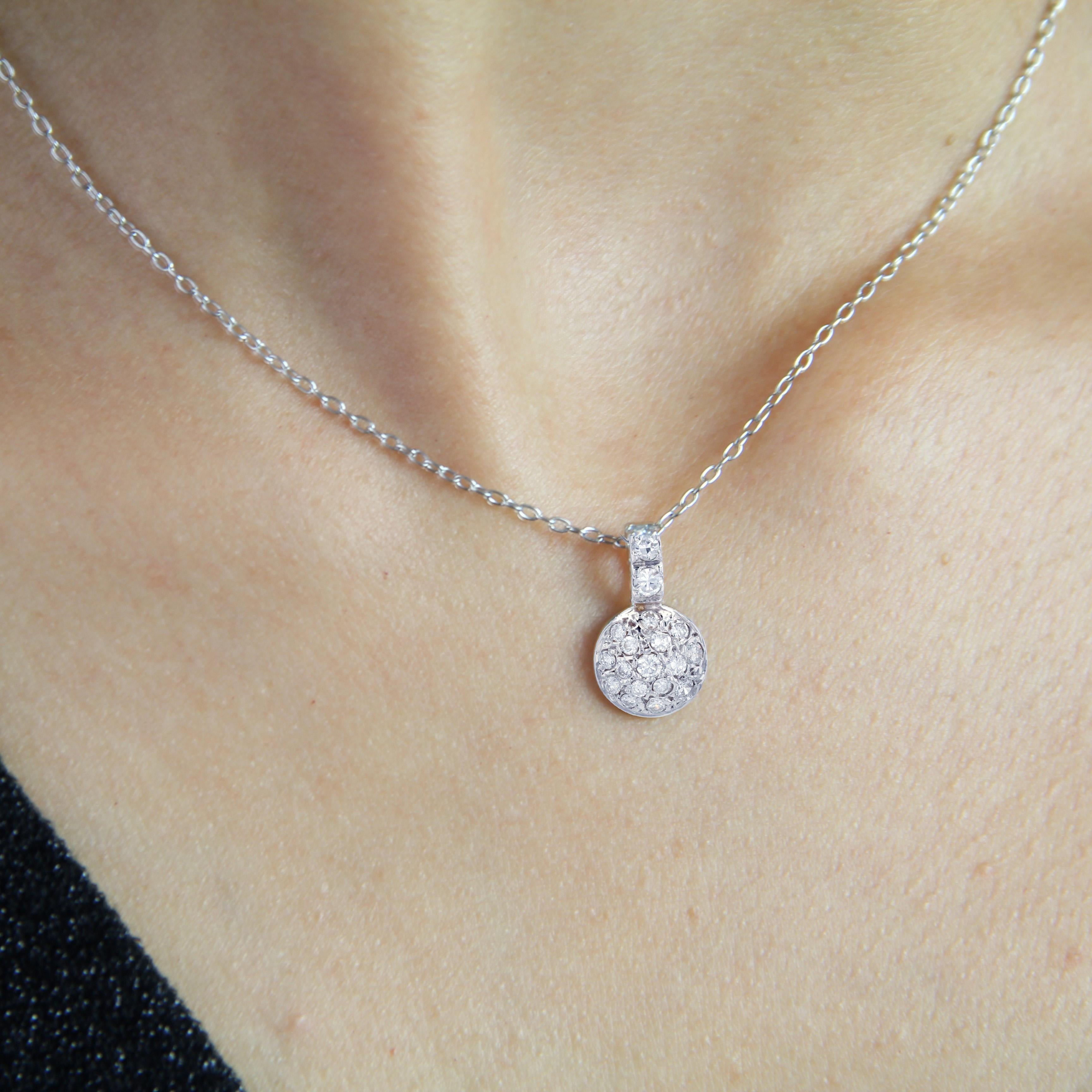 French, 1970s Diamonds 18 Karat White Gold Pendant and Chain For Sale 5