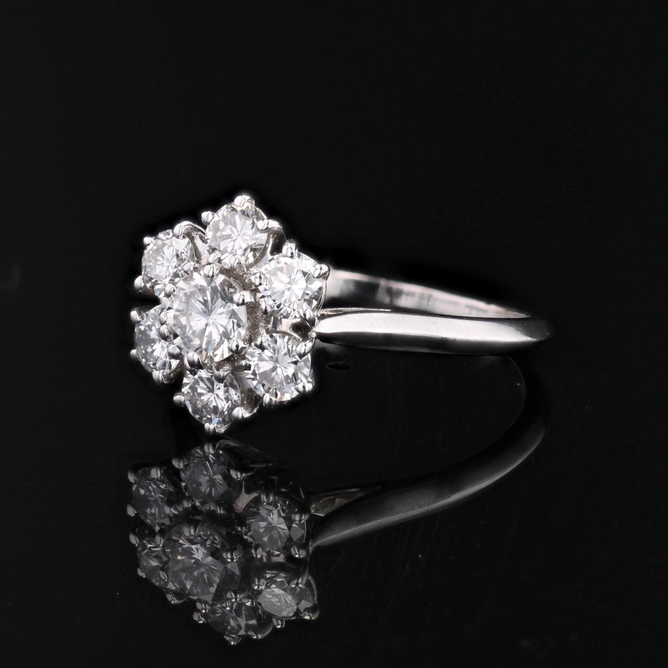 Anello francese degli anni '70 con diamanti in oro bianco 18 carati con fiocco retrò in vendita 1
