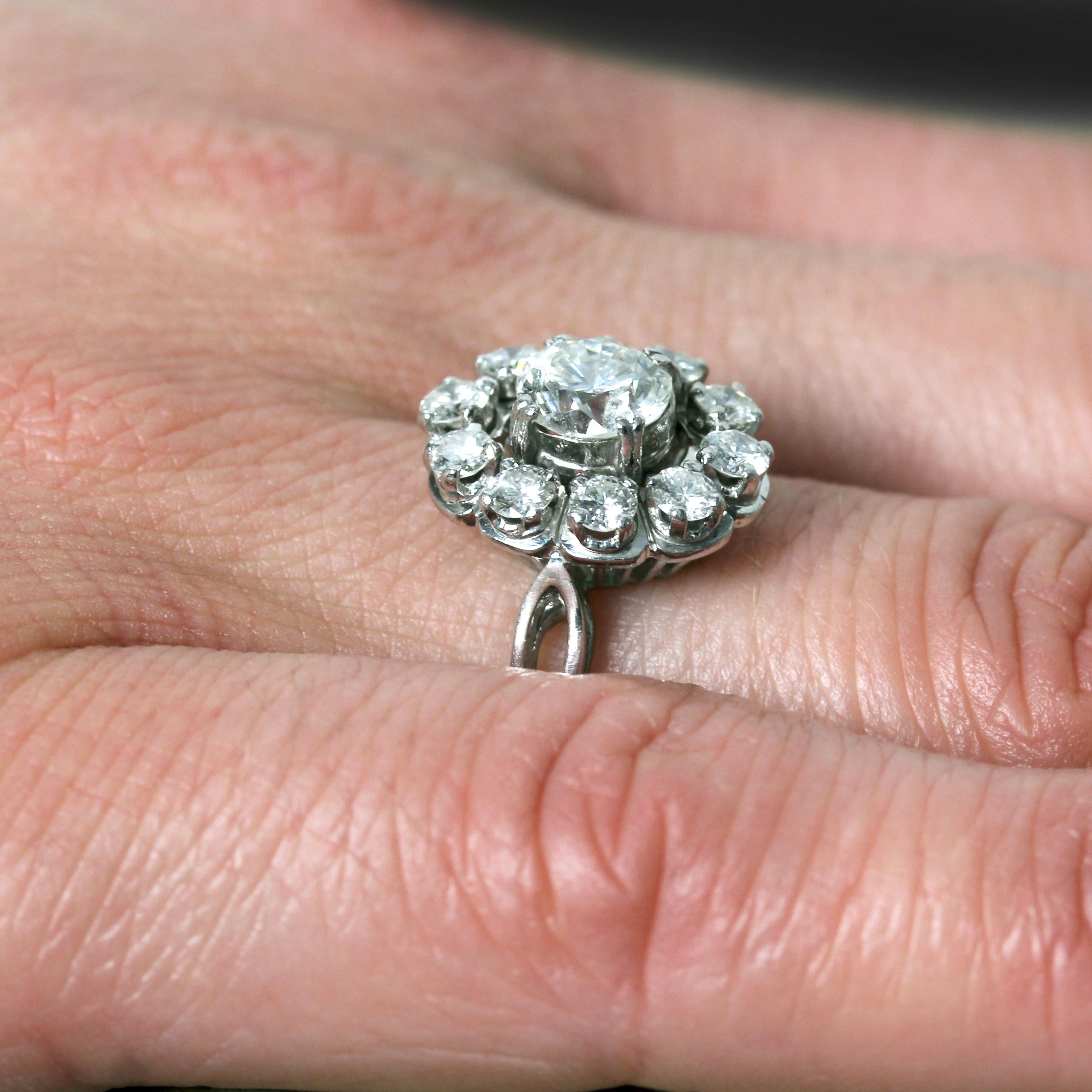 French 1970s Diamonds 18 Karat White Gold Retro Pompadour Ring 6