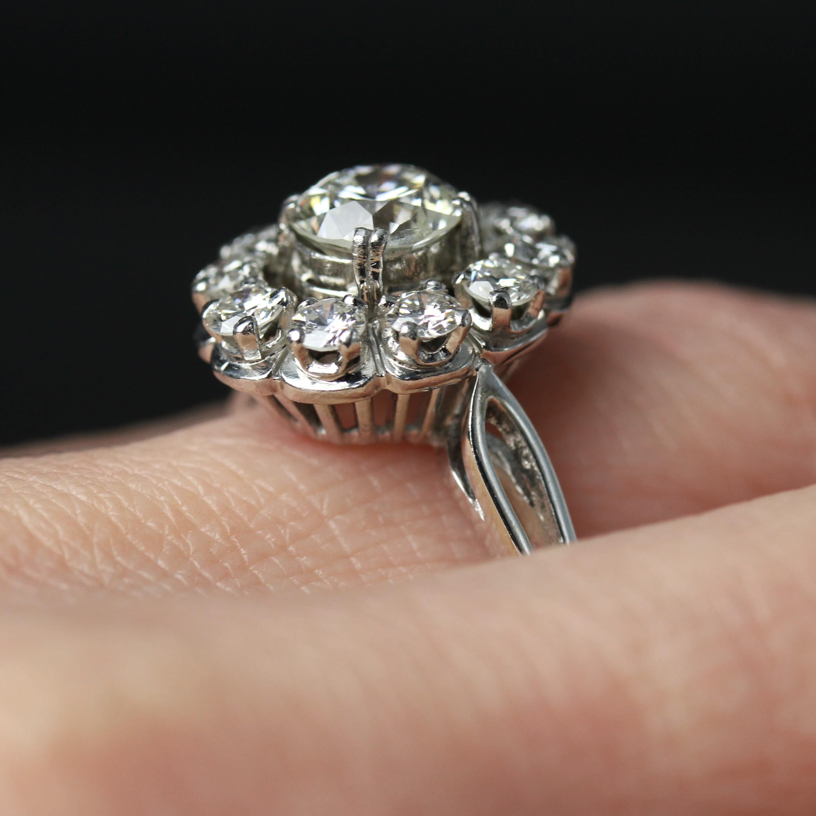 French 1970s Diamonds 18 Karat White Gold Retro Pompadour Ring 10