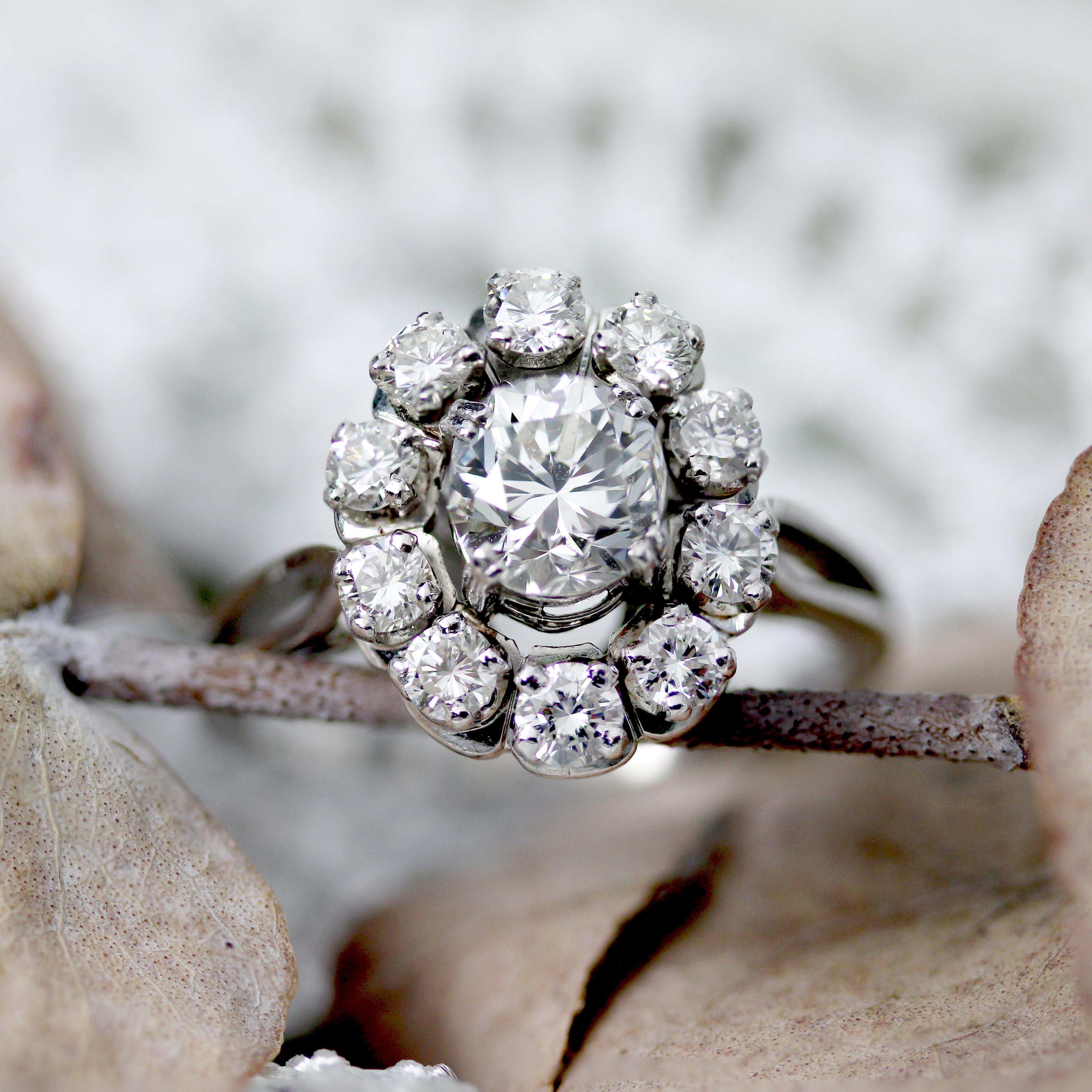 French 1970s Diamonds 18 Karat White Gold Retro Pompadour Ring 11
