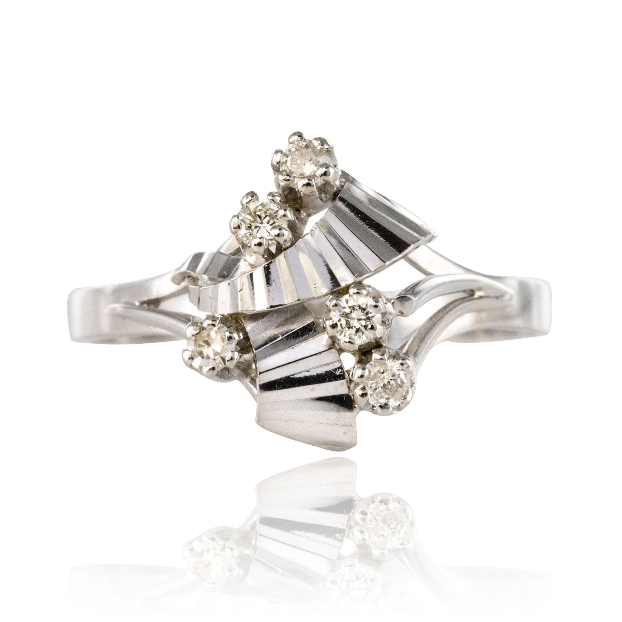 French 1970s Diamonds 18 Karat White Gold Ring